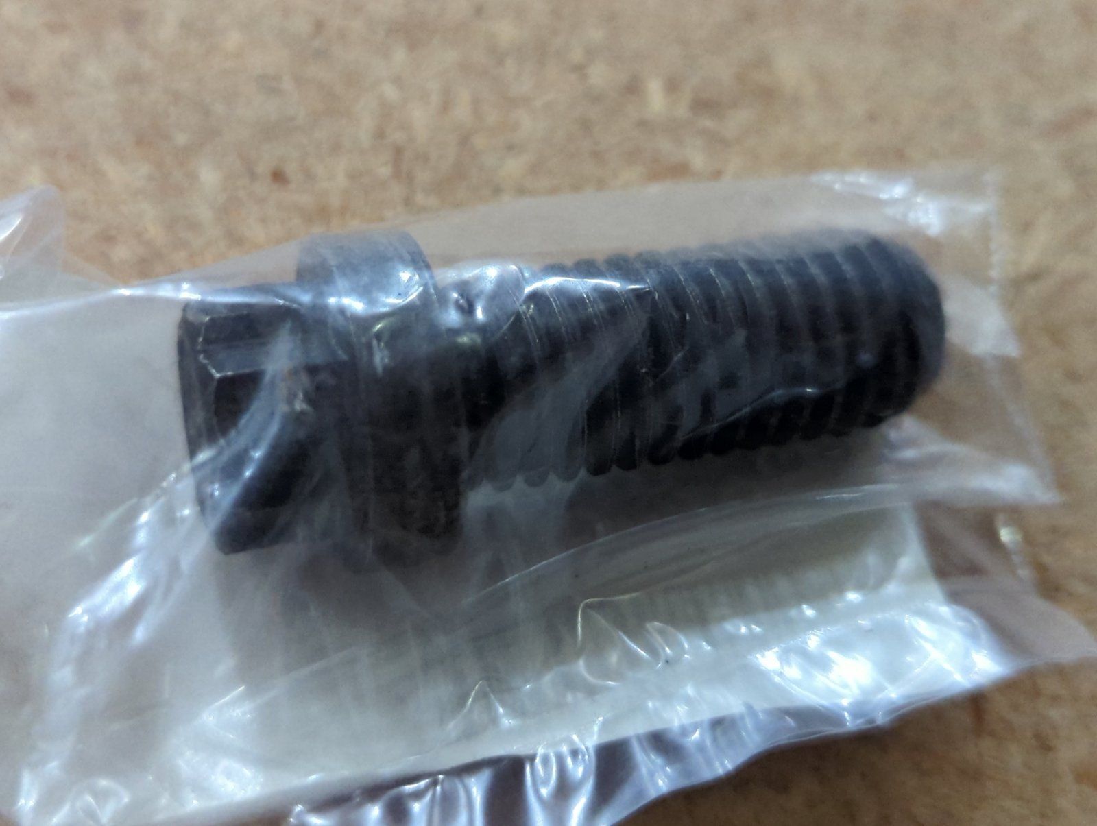 166-86 BOLT 1/2-13 X 1-1/4 12 PT FL HD C15483 - Ingersoll/Case Tractor Part