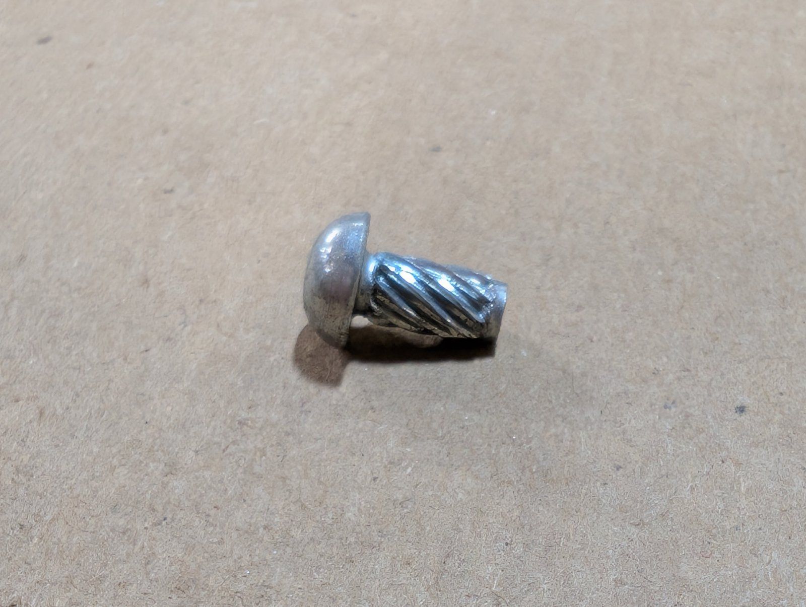 168-73 ID PLATE SPIRAL SCREW RIVET - Ingersoll/Case Tractor Part