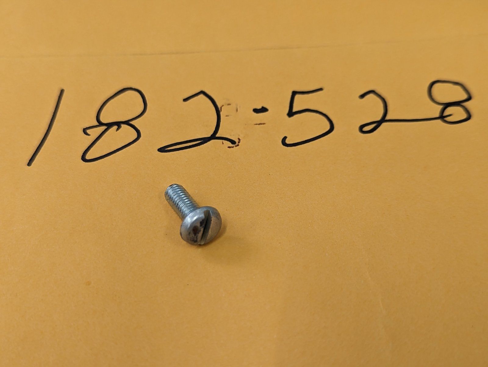 182-528 ( replaces G9021124 ) SCREW #10-32 X 1/2 PAN HD SL ZP - Ingersoll/Case Tractor Part