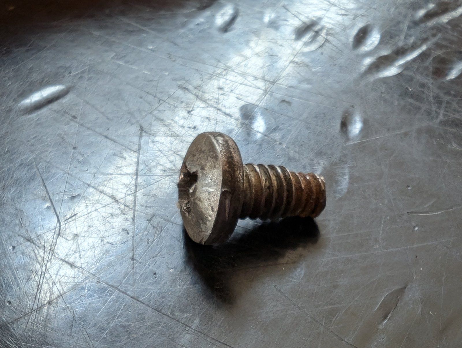 182-547 USED SCREW 1/4-20 X 1/2 PAN HD PH ZP - Ingersoll/Case Tractor Part