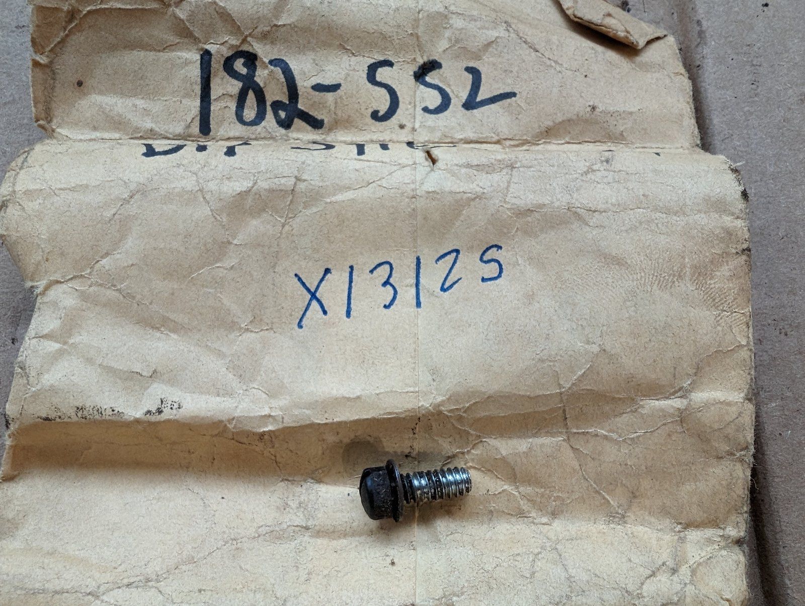 182-552 USED KOHLER M14 OIL TUBE SCREW X1312S - Ingersoll/Case Tractor Part