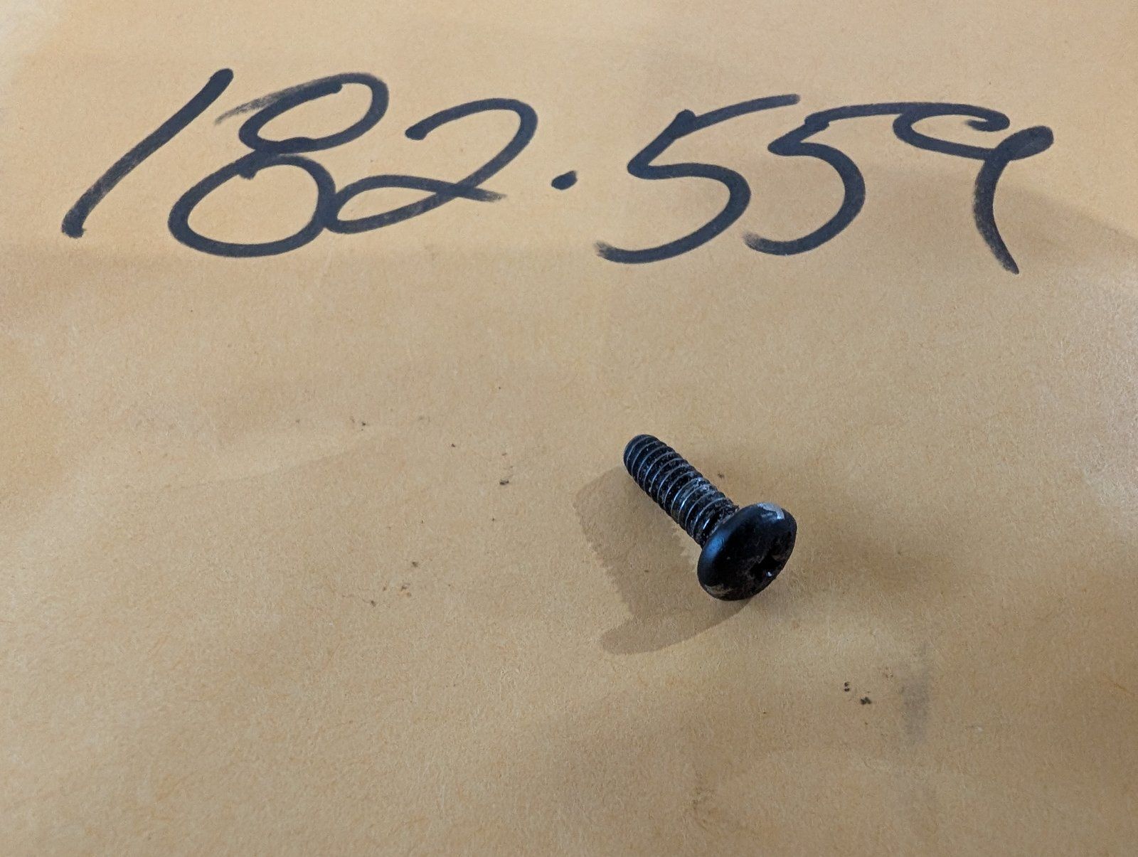 182-559 USED SCREW - Ingersoll/Case Tractor Part