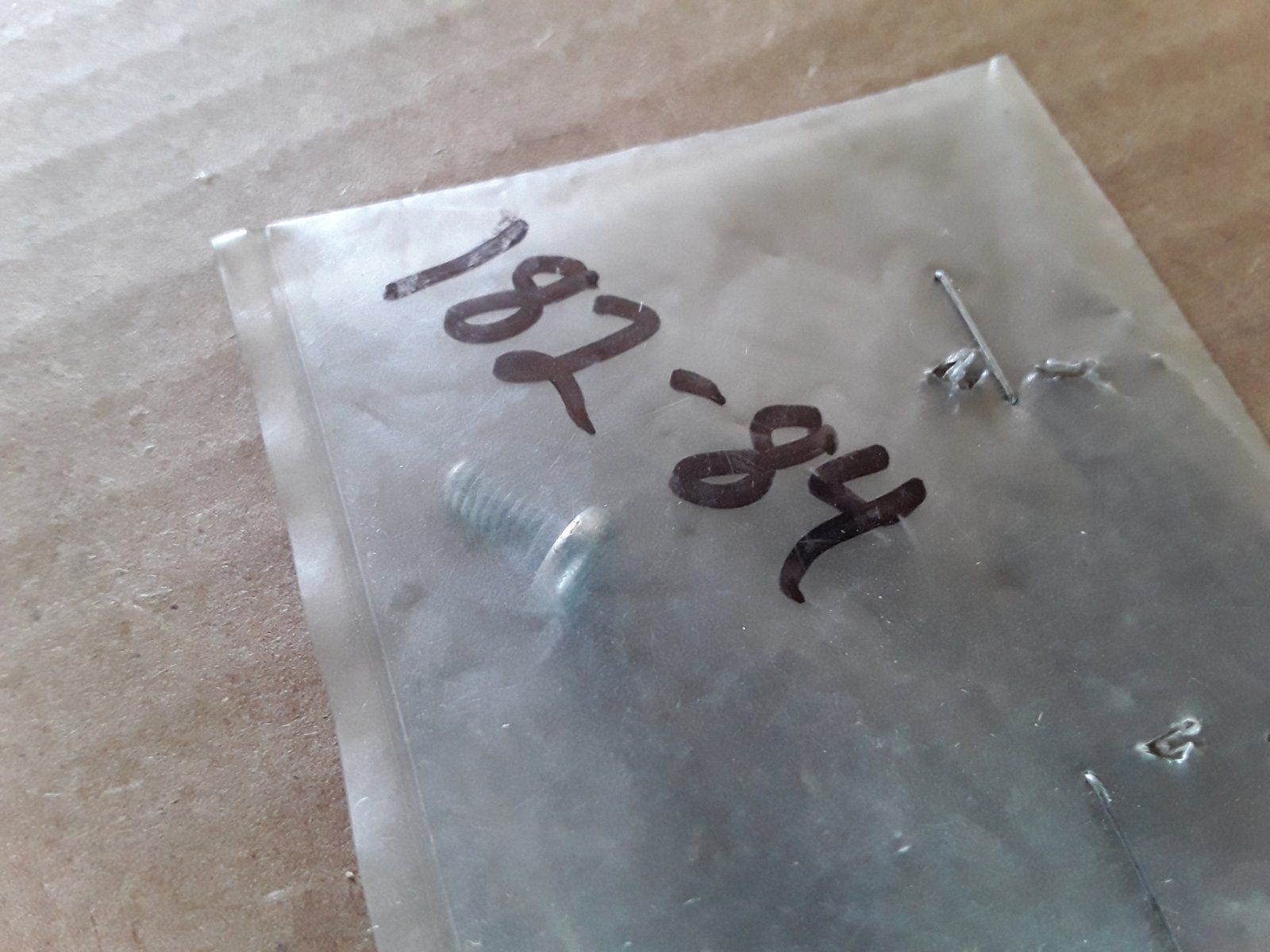 182-84 SCREW MACH #8-32 X 3/8 PAN C25739 - Ingersoll/Case Tractor Part