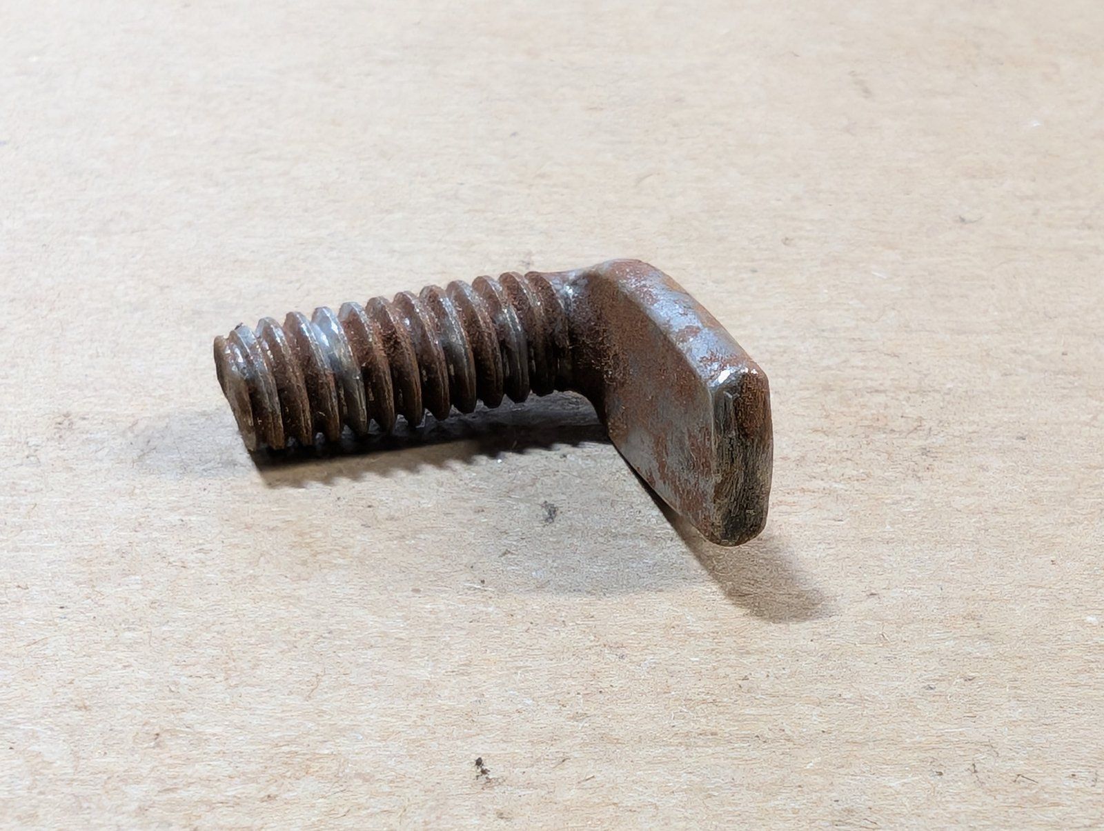 183-653 1/4-20 X 3/4 RIGHT ANGLE - Ingersoll/Case Tractor Part