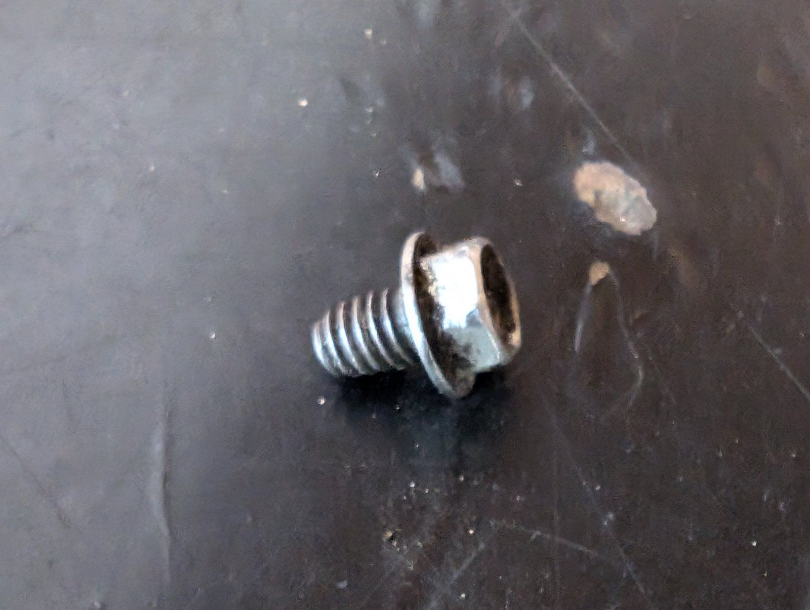187-1036 SCREW - USED DECK BELT COVER C25282 - C25286 - C25307 - C26270 - C26271 - C26272 - copy - Ingersoll/Case Tractor Part