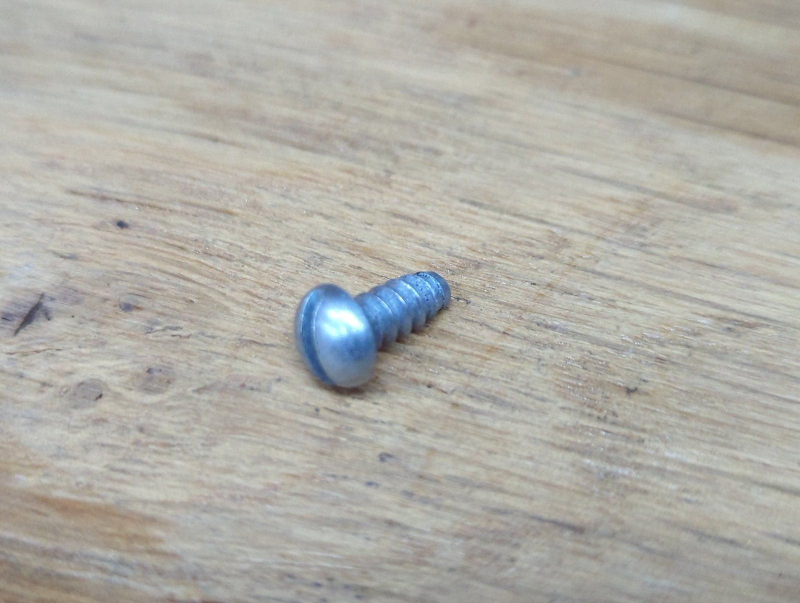 187-1037 SCREW - Ingersoll/Case Tractor Part