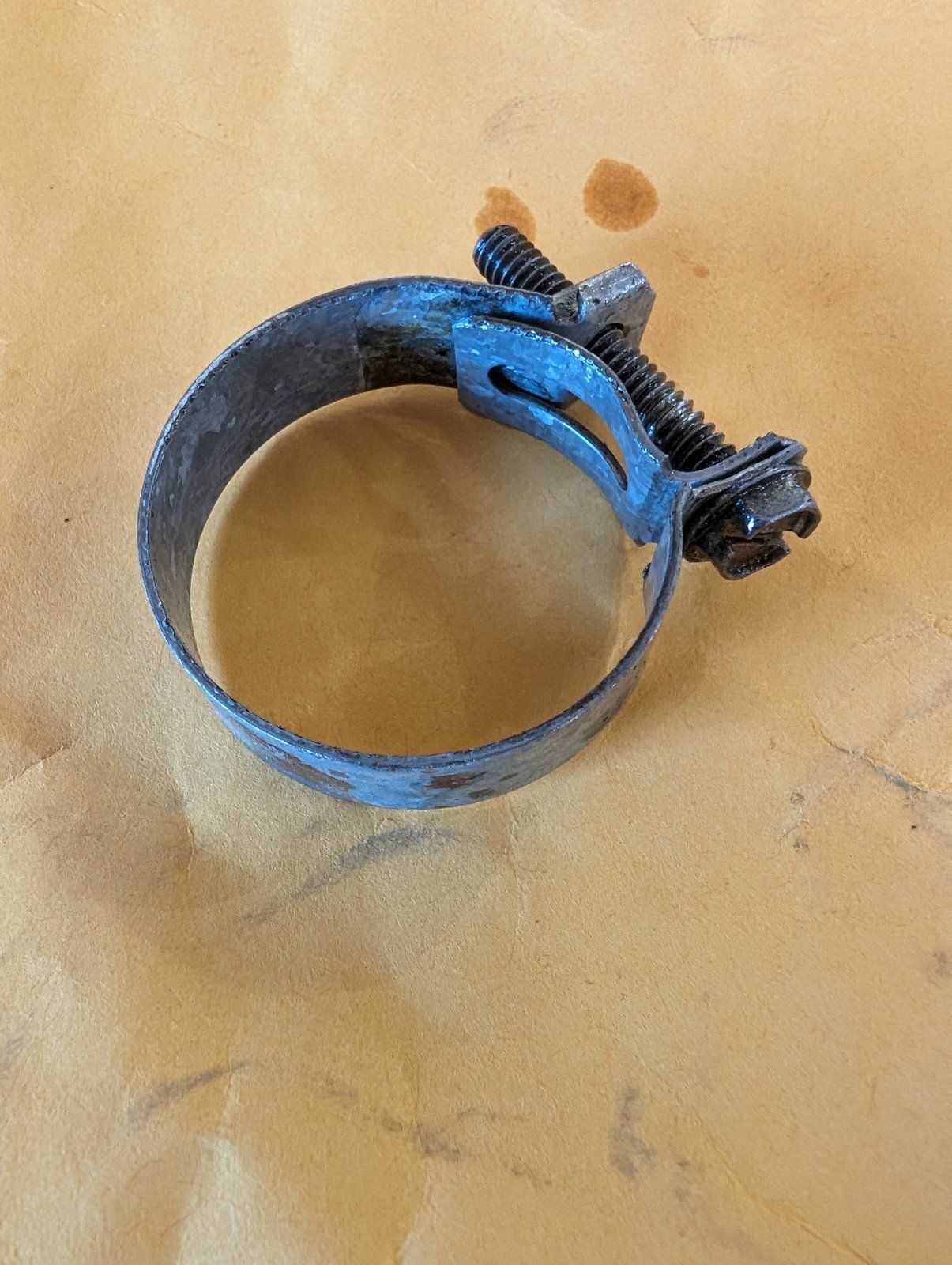 214-254 USED CLAMP-HOSE .69-1.25 - Ingersoll/Case Tractor Part