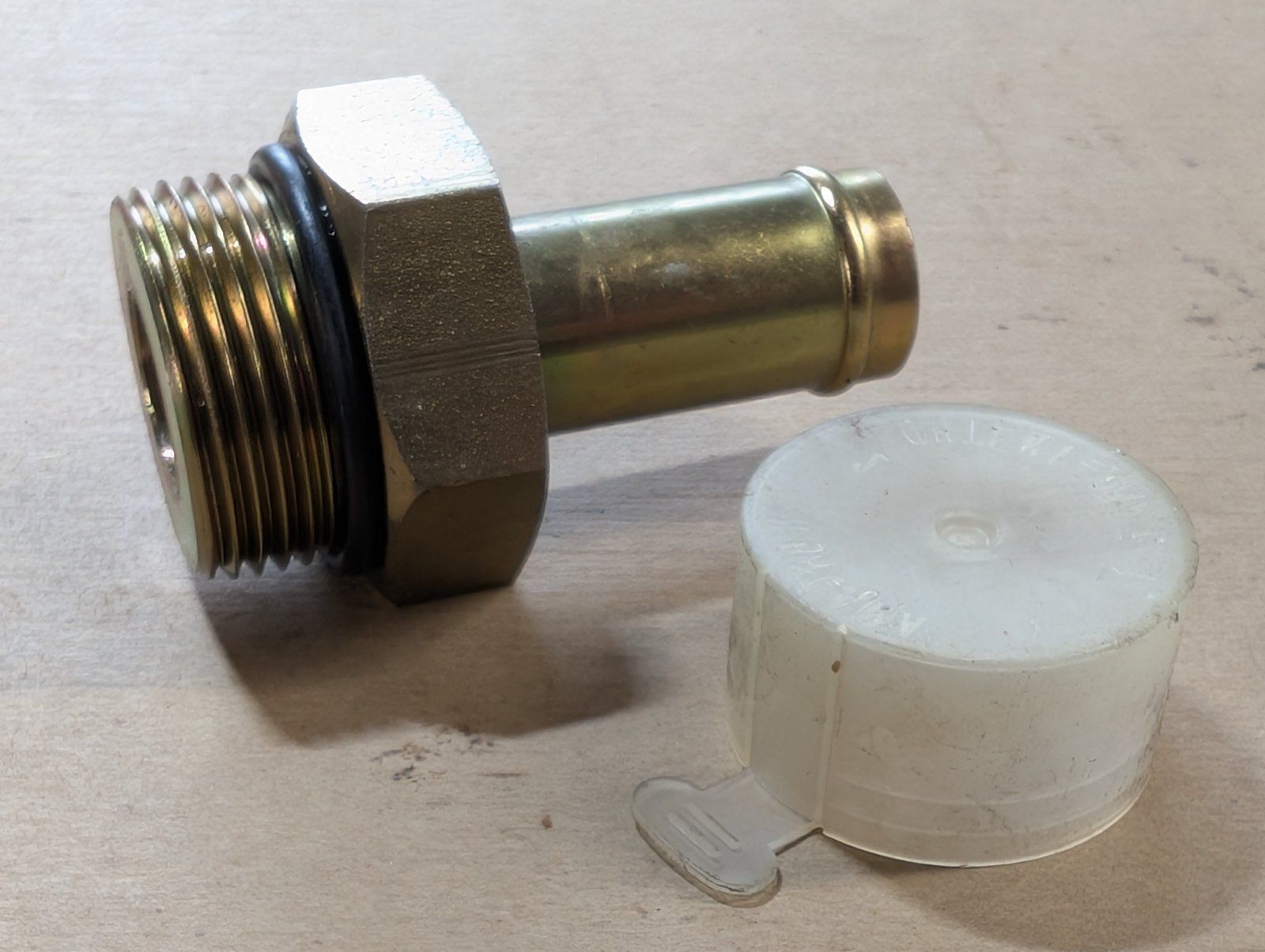 217-393 FITTING 3/4 X 1-5/16-12 STRAIGHT - Ingersoll/Case Tractor Part