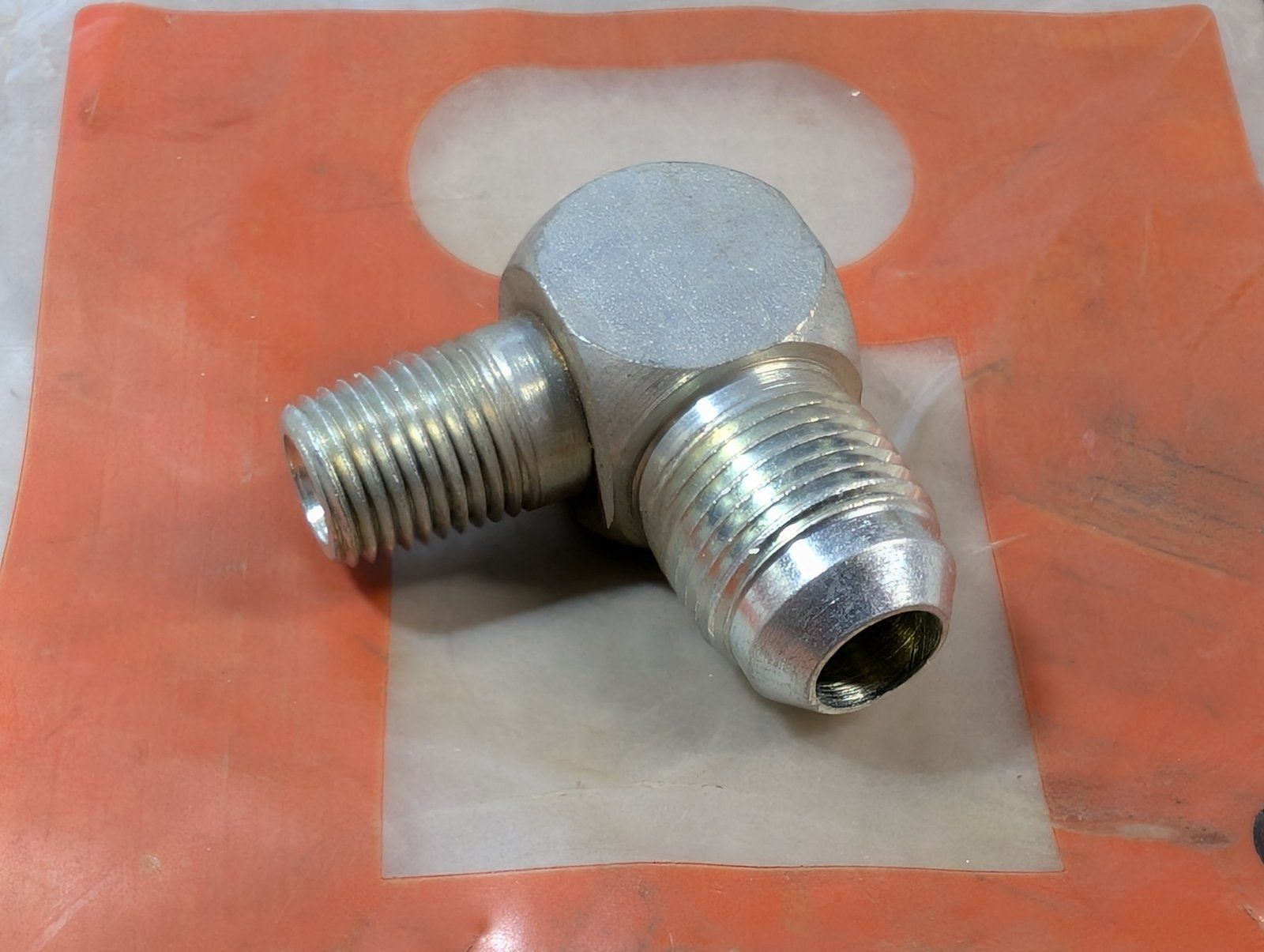218-1055 FITTING HYD 90 ELBOW MALE 1/2 X 1/4 - Ingersoll/Case Tractor Part