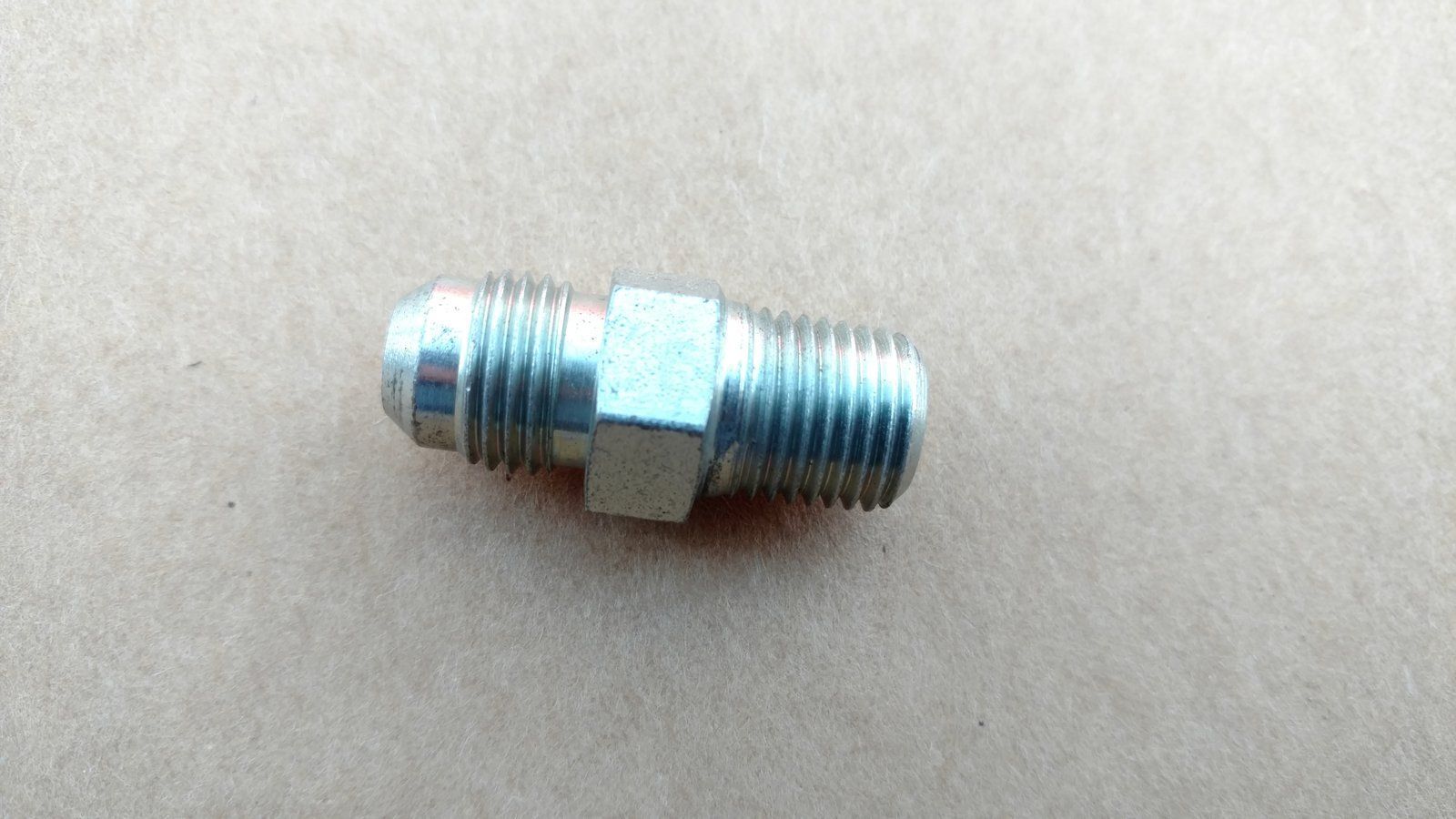 218-443 FITTING CONNECTOR 3/8T 37F X 1/4 NPT - Ingersoll/Case Tractor Part