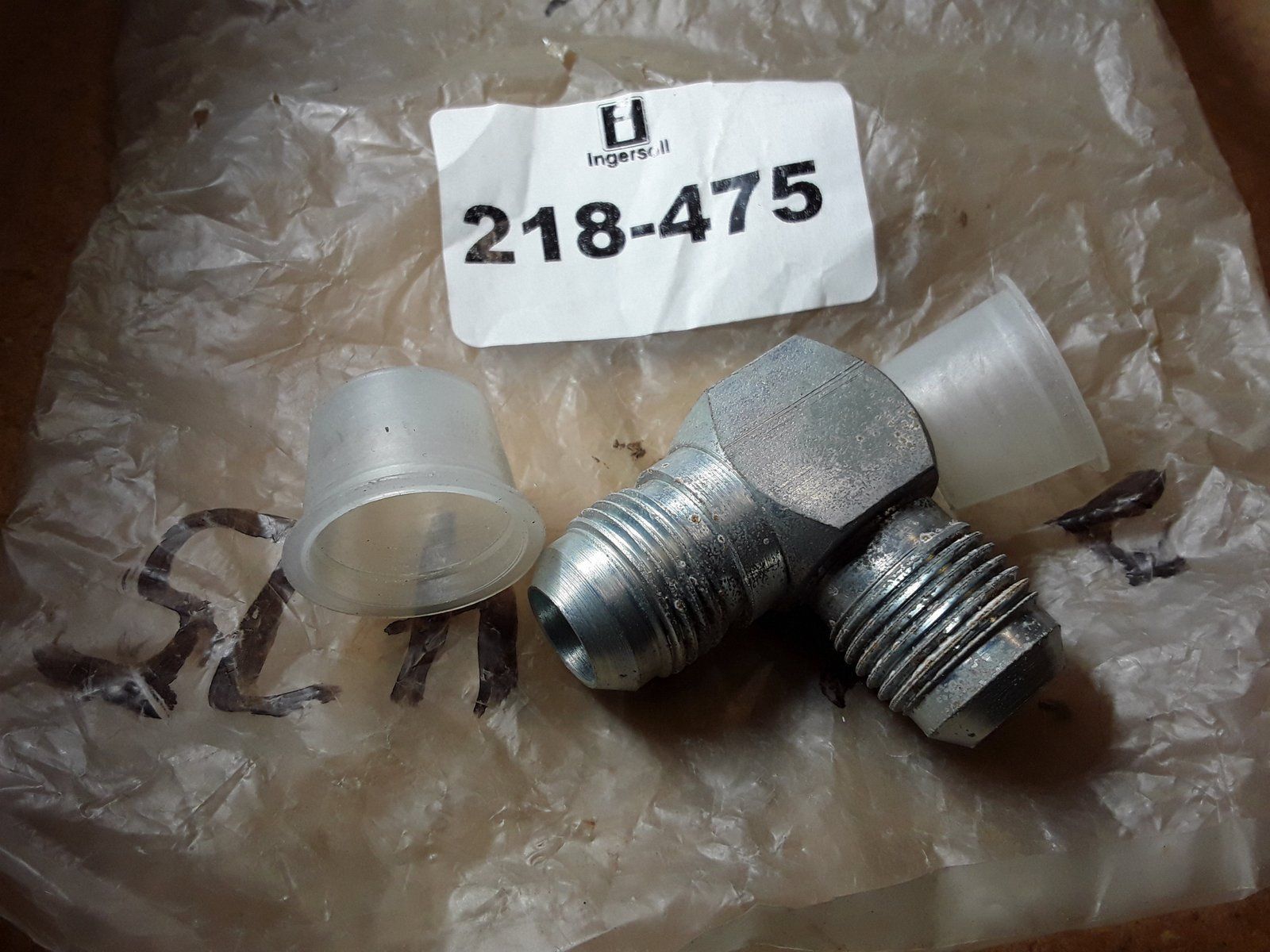 218-475 FIT'G 90 UNION ELBOW 5/8T 37F - Ingersoll/Case Tractor Part
