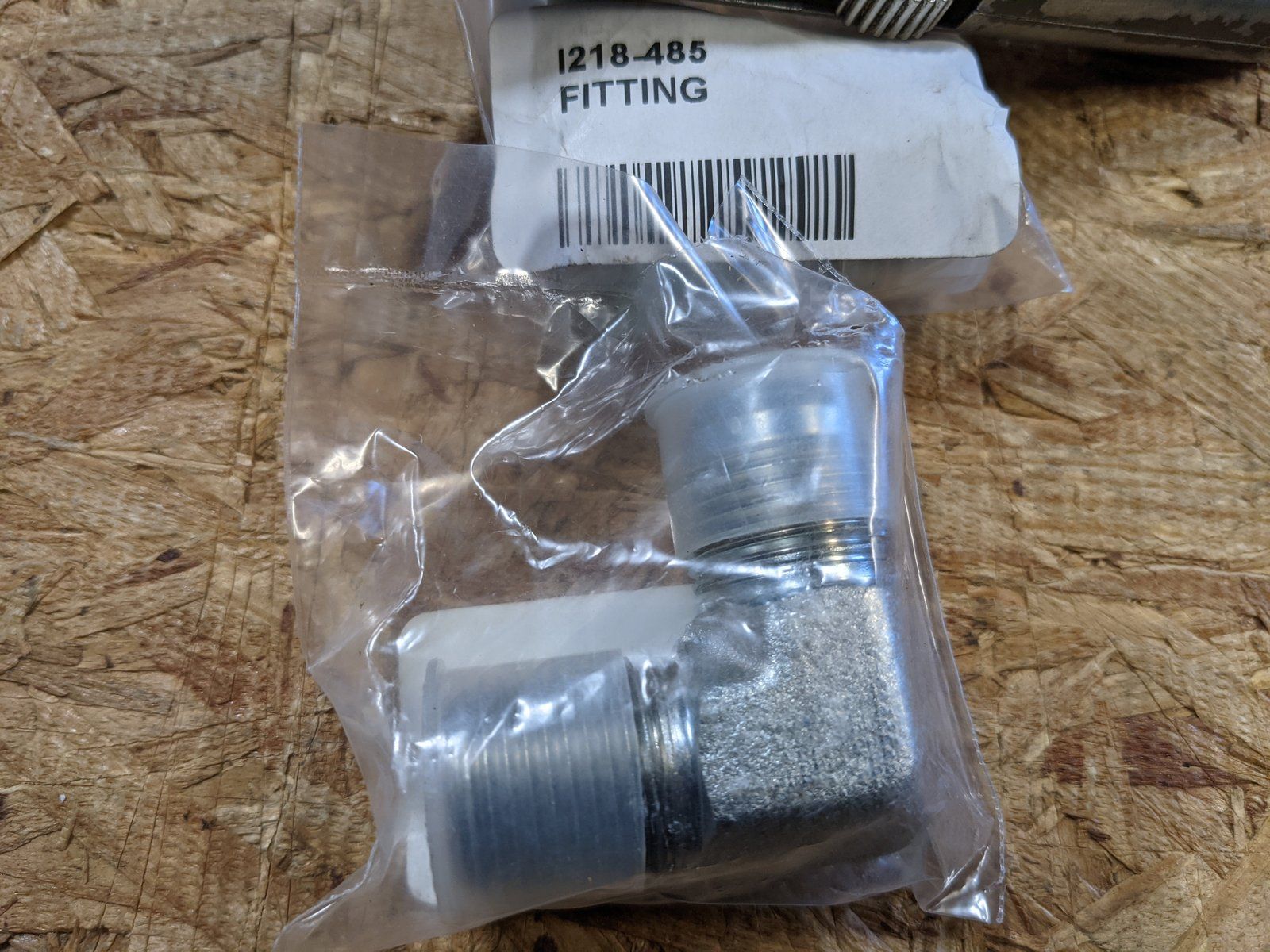 218-485 FITT'G 90 ELBOW 5/8T 37FX 1/2NPT - Ingersoll/Case Tractor Part