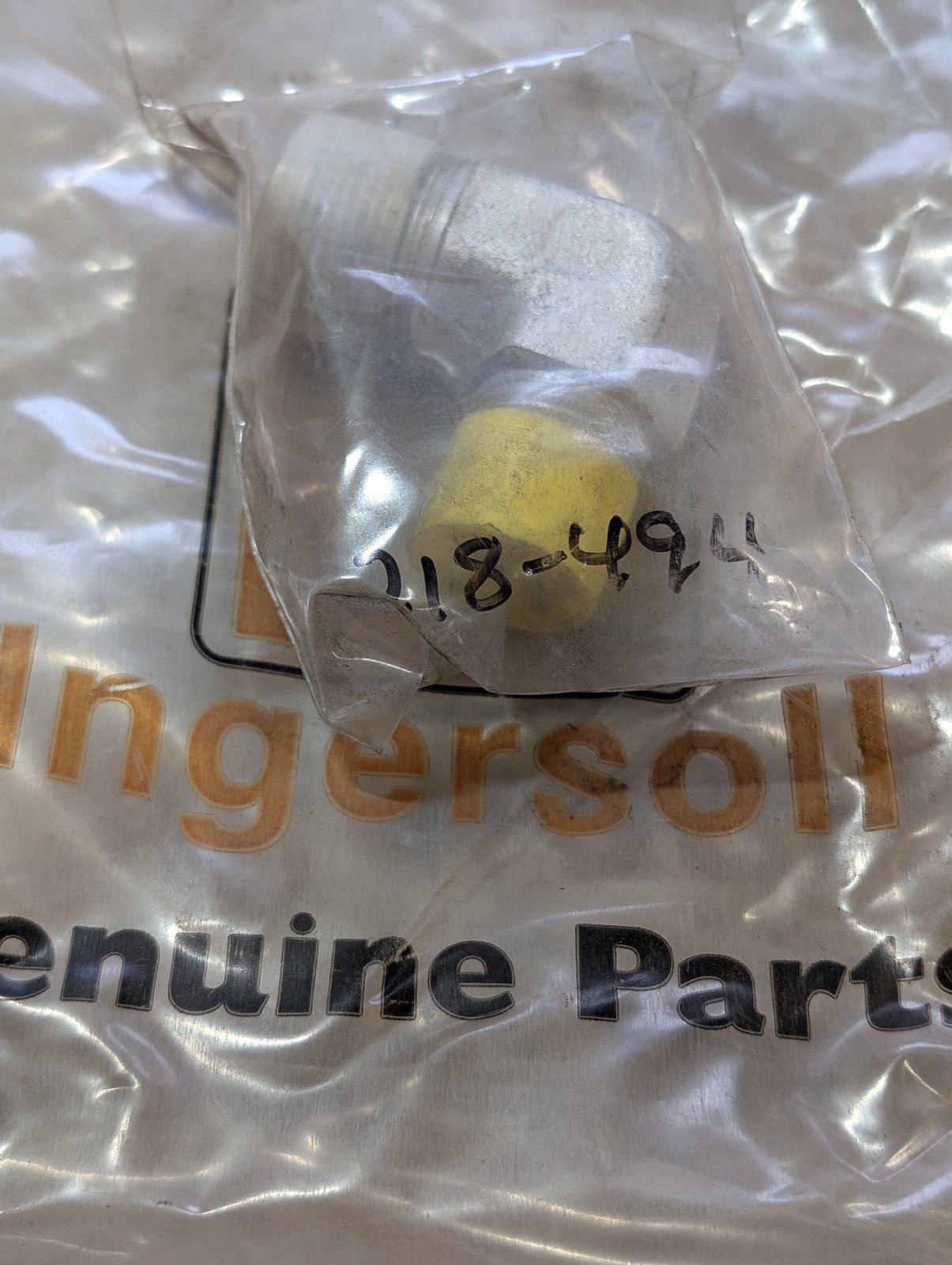 218-494 FITTING 90 Degree Elbow - 7/8'' - 14 Male JIC x 3/4'' - 14 Male NPTF - Ingersoll/Case Tractor Part