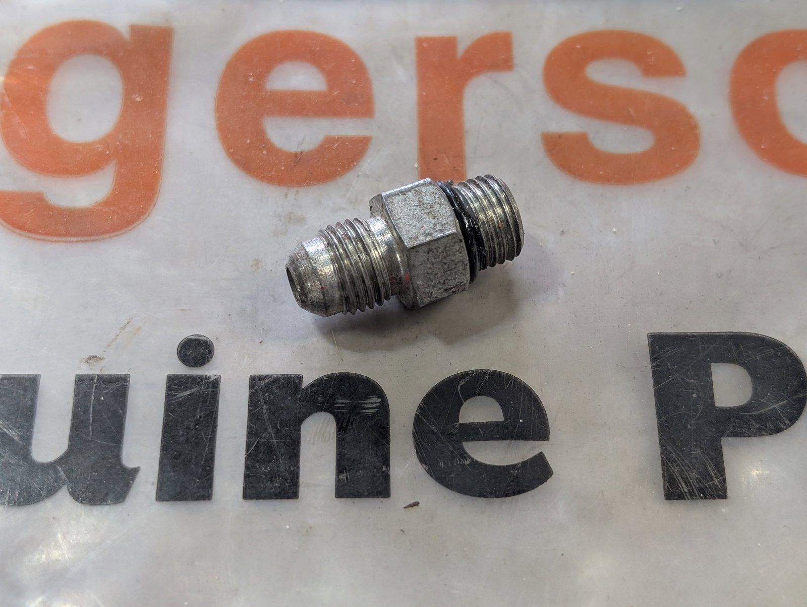218-5056 USED FIT'G CONT'R 5/16T 37Fx1/2-20 - Ingersoll/Case Tractor Part