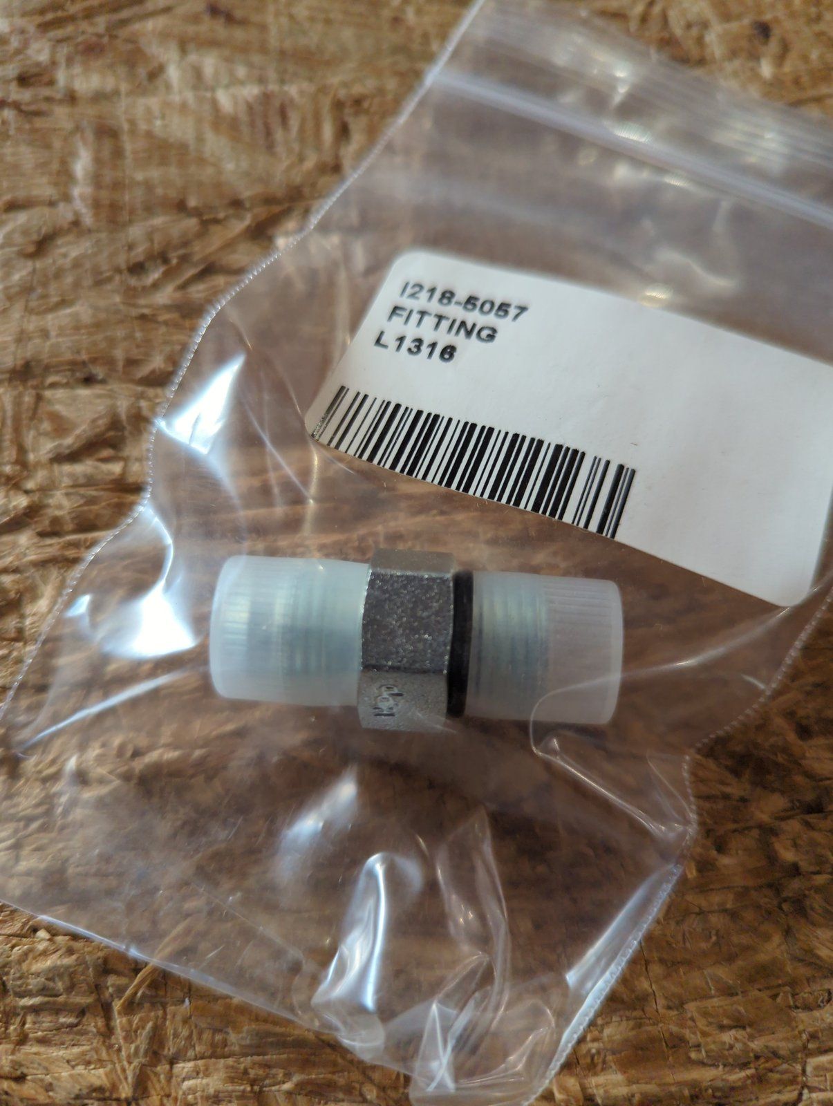 218-5057 FIT'G CONNT'R 3/8T 37FX 9/16-1 - Ingersoll/Case Tractor Part
