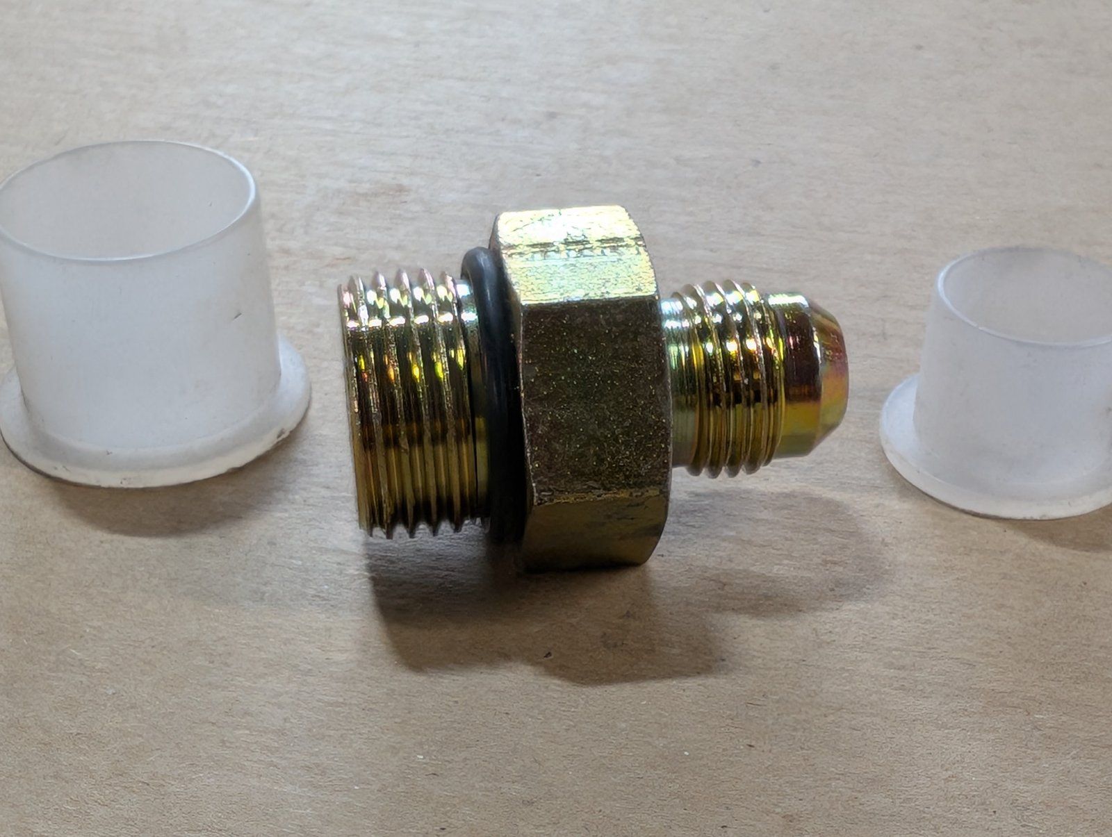 218-5058 ( replaces G9021140 ) FITTING HYD 3/8 MALE JIC 37 DEGREE 1/2 MALE O-RING - Ingersoll/Case Tractor Part