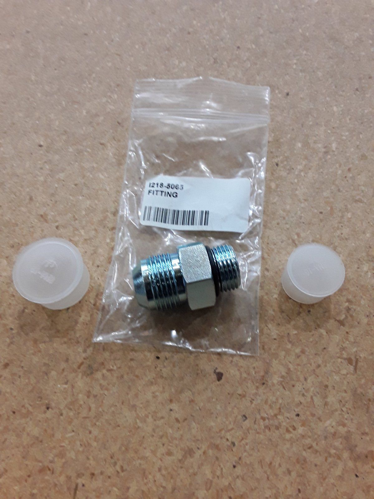218-5065 HYD FITTING C17236 - Ingersoll/Case Tractor Part