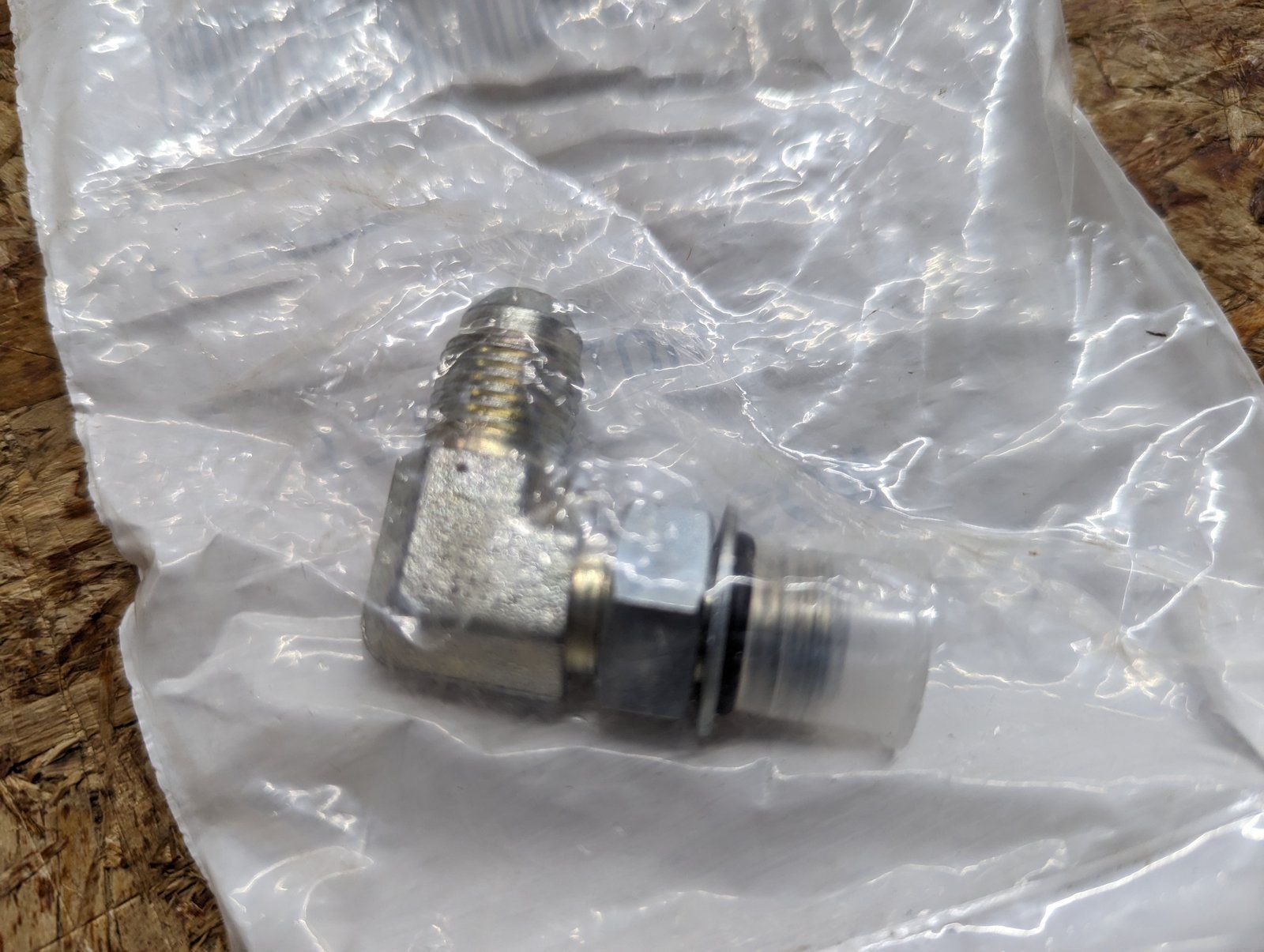 218-5104 FIT'G 90 ADJ ELB 5/16T 37F x 1/2-20 O-RING - Ingersoll/Case Tractor Part