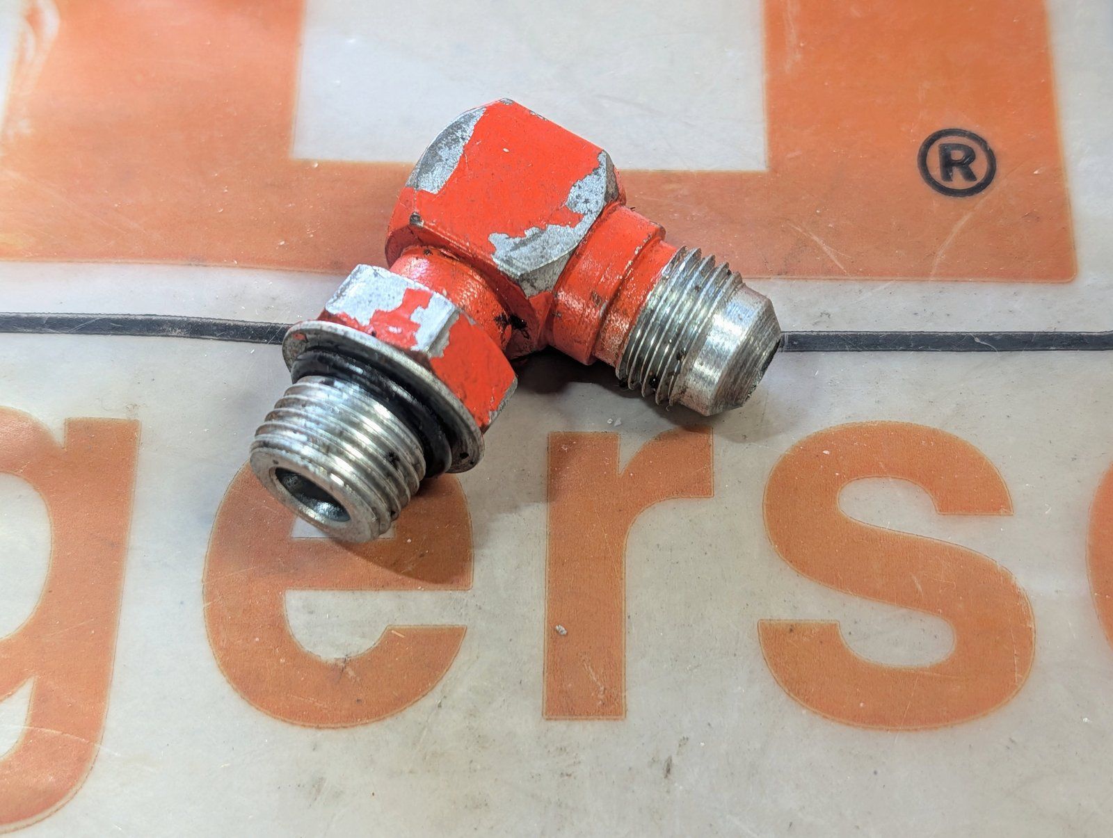 218-5105 ( replaces G9021139 ) USED FIT'G 90 ADJ ELB 3/8T 37F X 9/16-18 