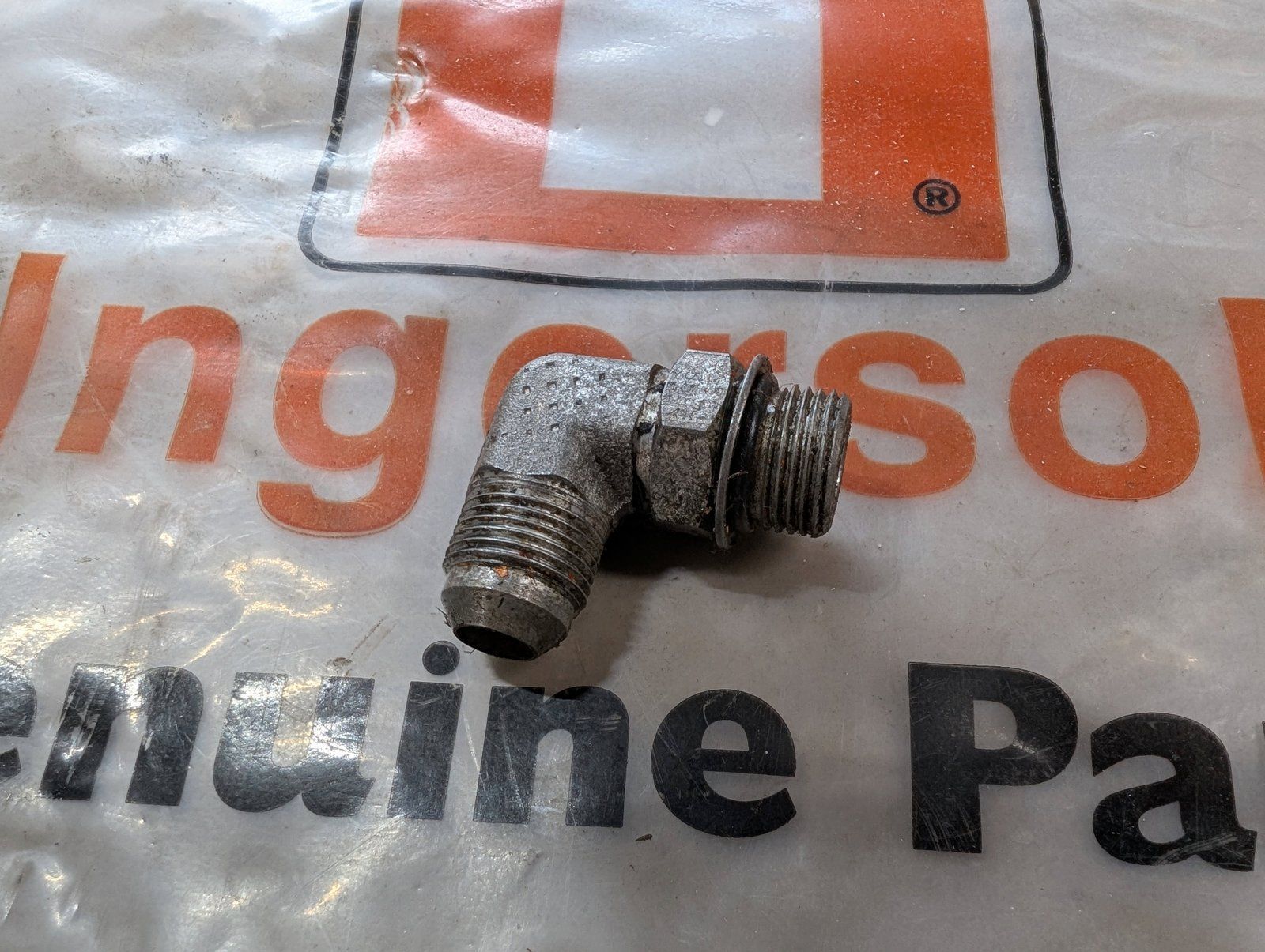 218-5106 USED FIT'G 90 DEG ADJ ELBOW - Ingersoll/Case Tractor Part