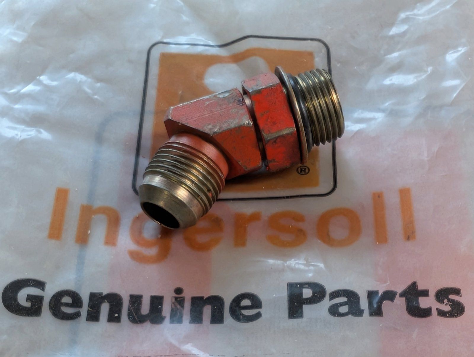 218-5137 USED FIT'G 45 ADJ ELBOW 5/8T37F X 7/ - Ingersoll/Case Tractor Part