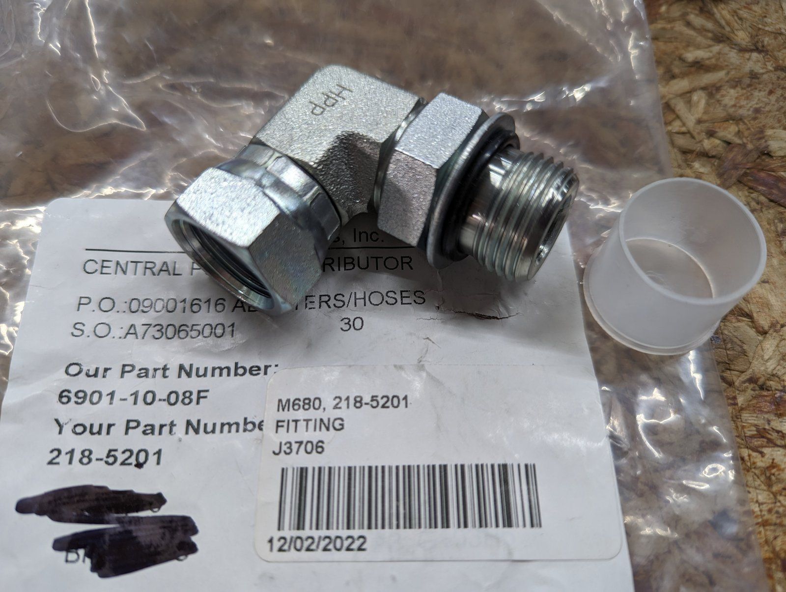 218-5201 FIT'G 90 ADJ ELBOW 1/2 PSW FM X - Ingersoll/Case Tractor Part