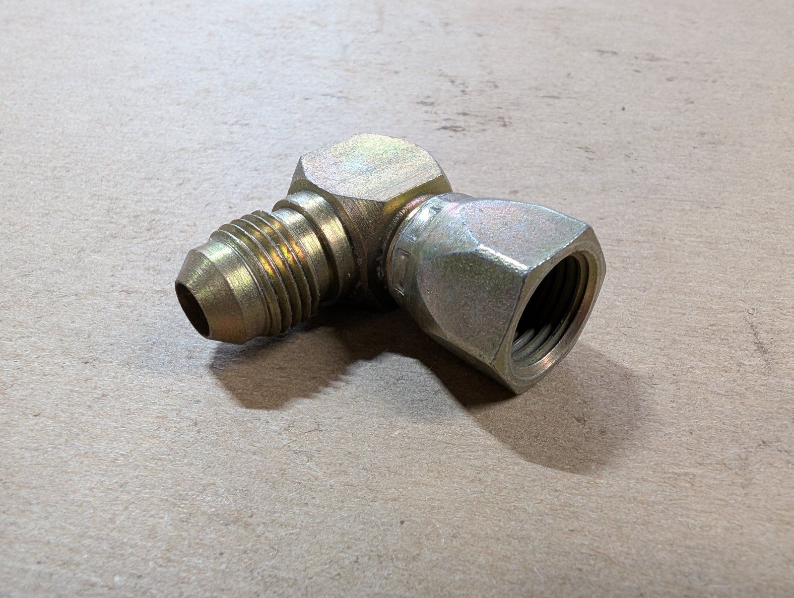 218-5229 HYD FITTING 90 SW ELBOW 5/16 37F X 5/16T 37F SW FM - Ingersoll/Case Tractor Part