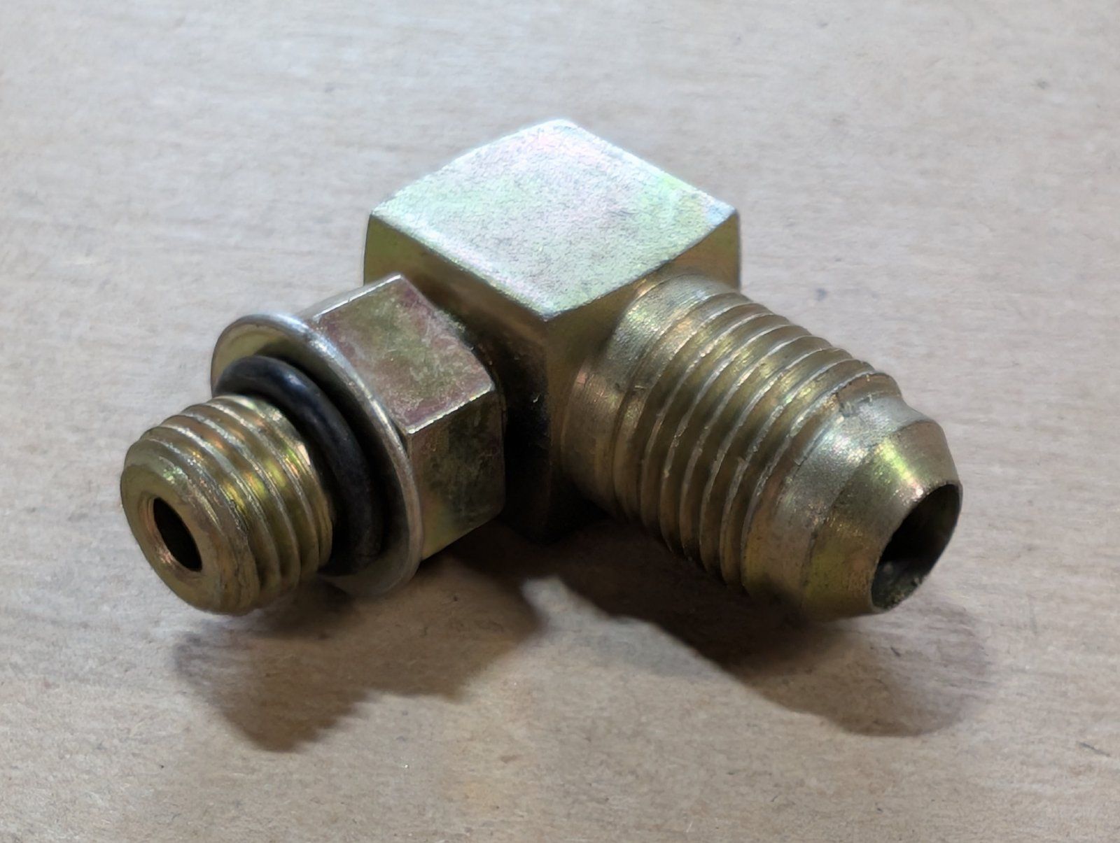218-5278 FITTING HYD 90 DEG ADJ ELB 3/8T 37F 7/16-20 W/ORING - Ingersoll/Case Tractor Part