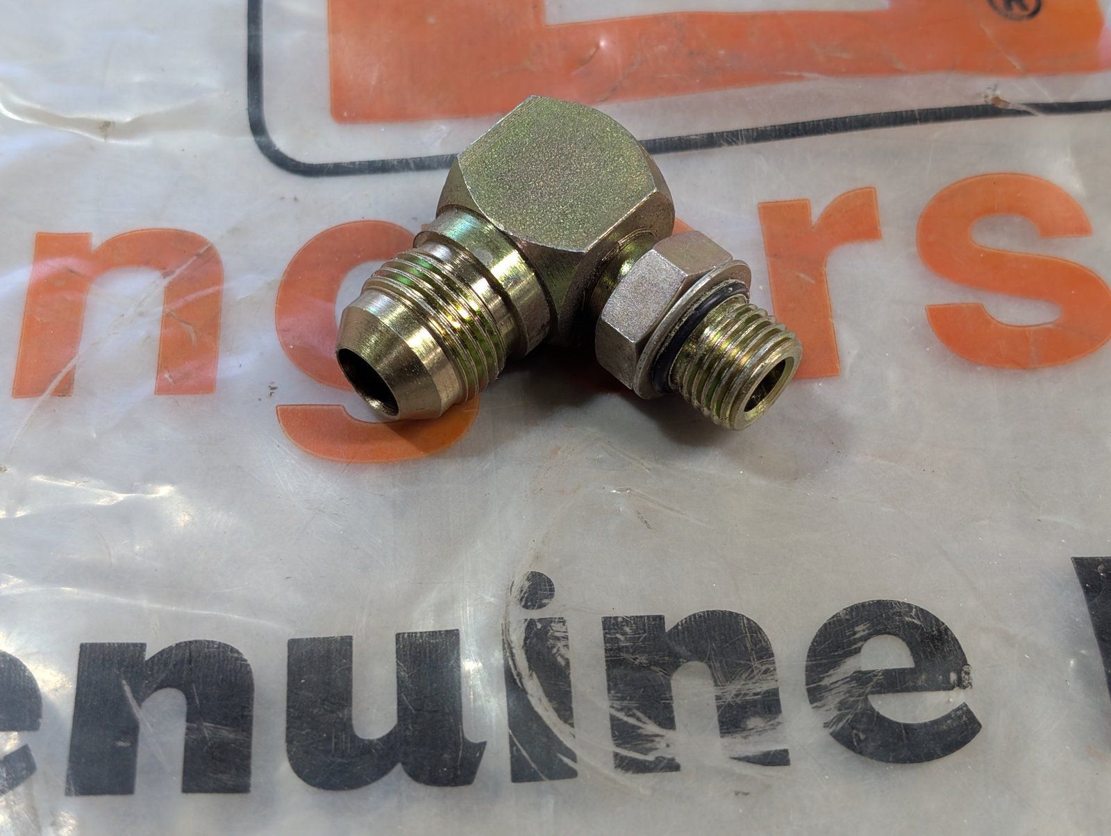 218-5280 FITTING-90 DEG 3/4-16 37 DEG F - Ingersoll/Case Tractor Part