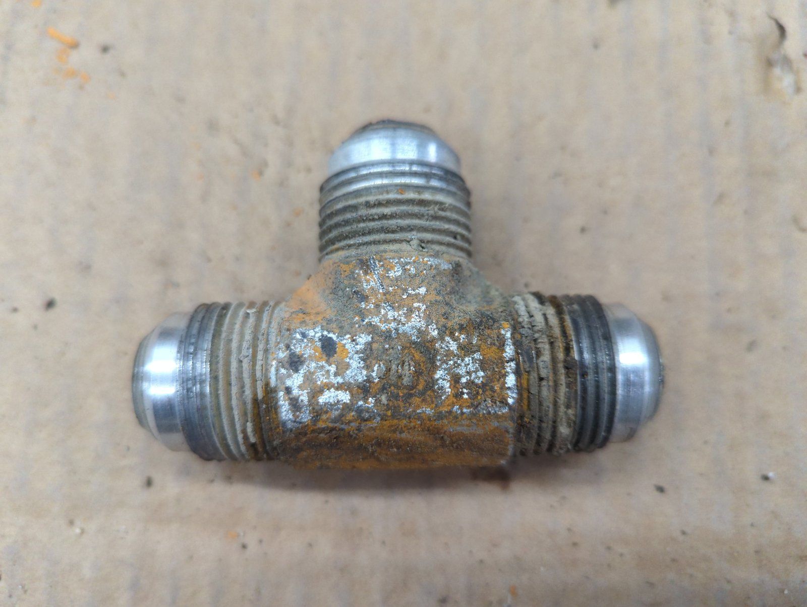 218-596 USED FIT'G TEE 3/4T 37F X 3/4T 37F X 3/4T 37F - Ingersoll/Case Tractor Part