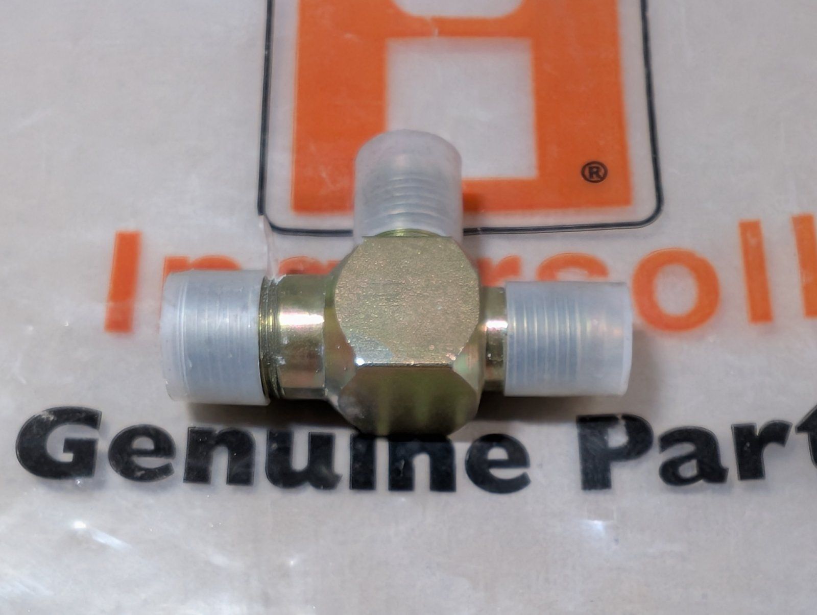 218-626 FITTING TEE 3/8 PIPE x 9/16-18 - Ingersoll/Case Tractor Part