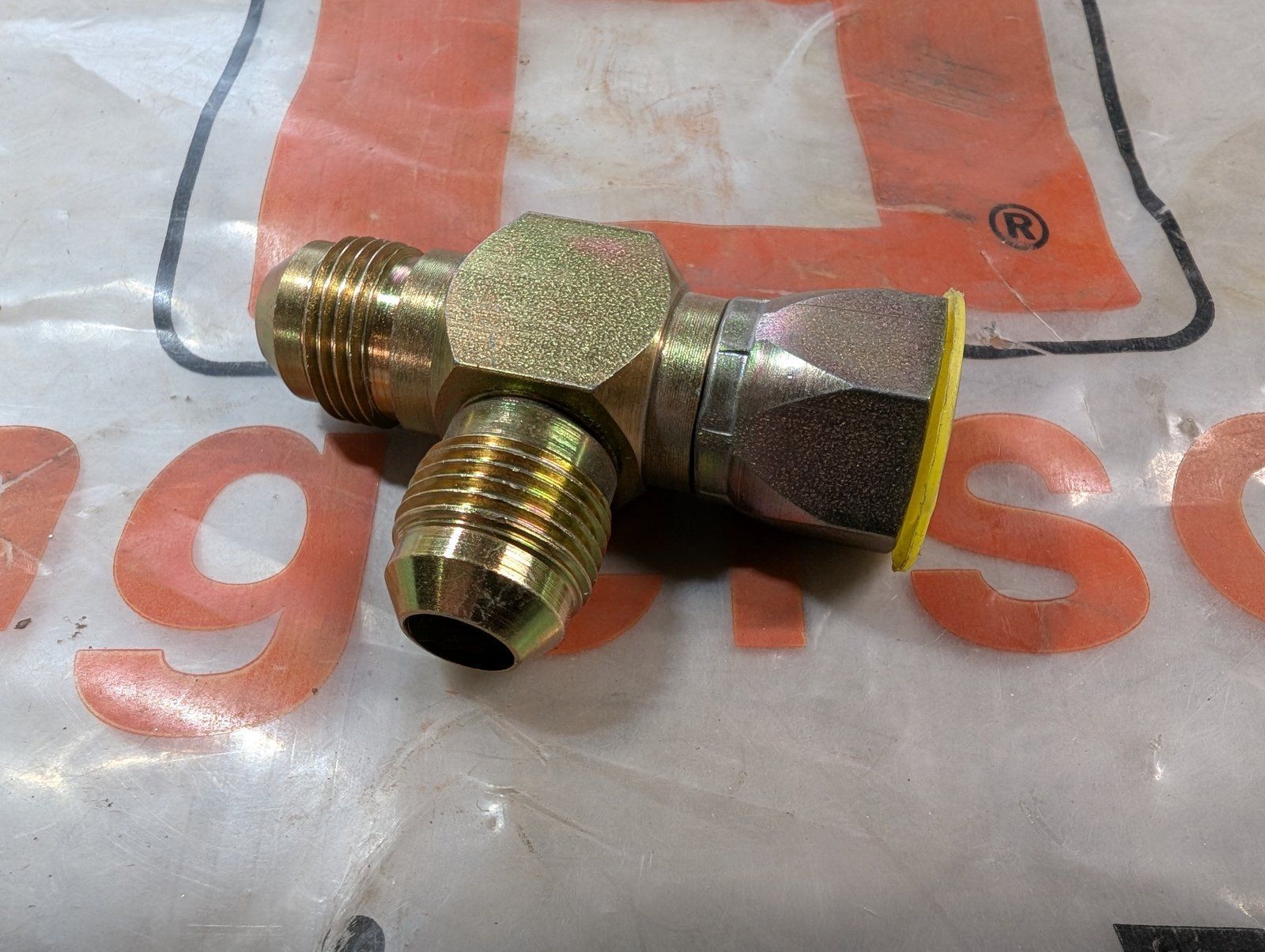 218-845 HYD FITTING SWIVEL FEMALE T - Ingersoll/Case Tractor Part