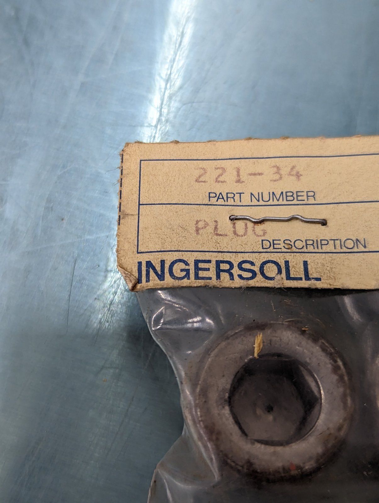 221-34 PLUG 1/2H SKT HD 3/4 - Ingersoll/Case Tractor Part