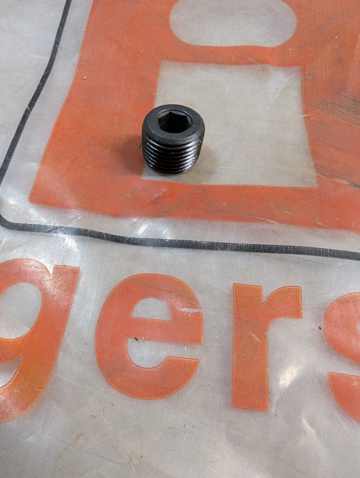 221-843 PLUG 3/8 - Ingersoll/Case Tractor Part