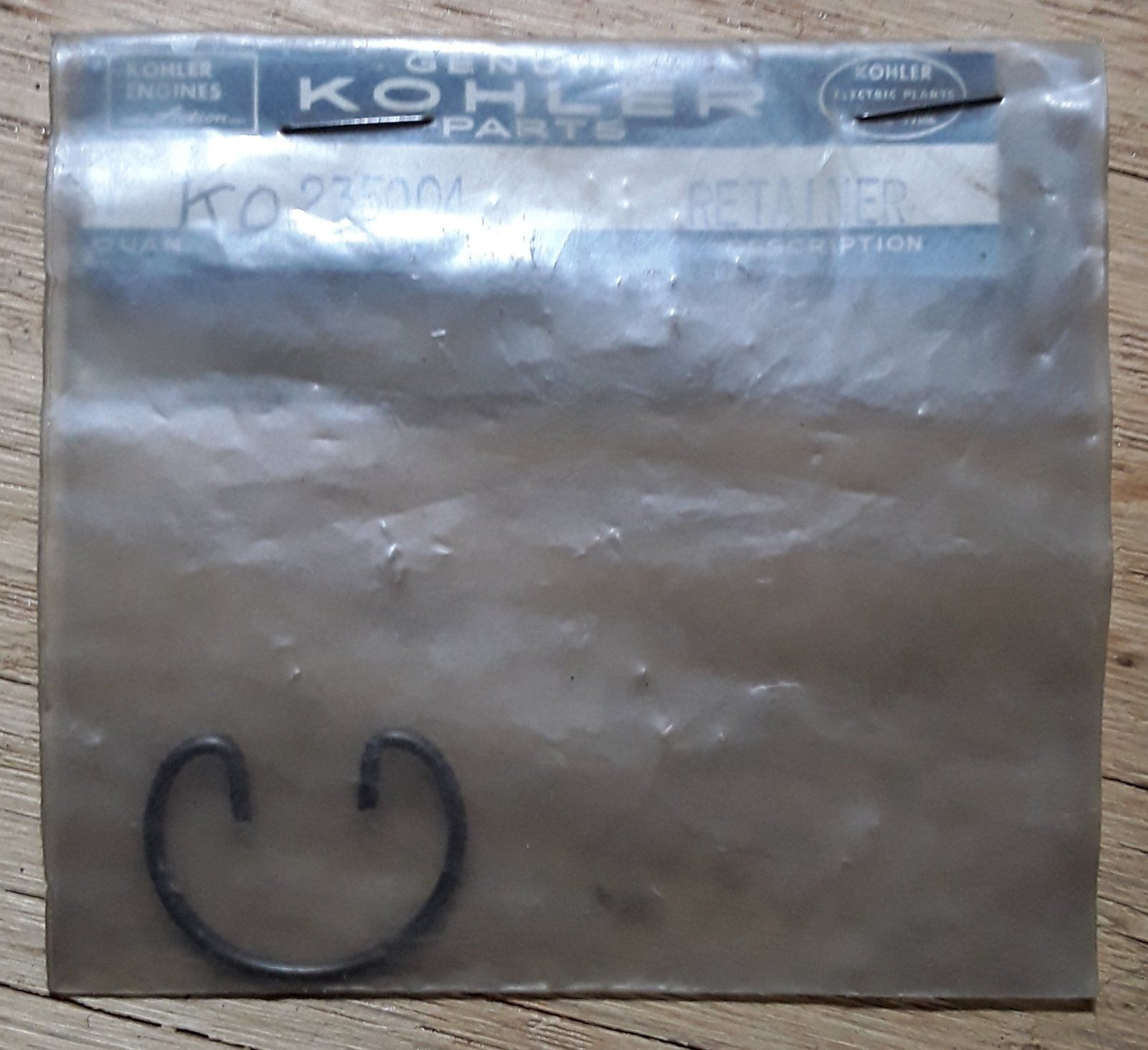 235004 RETAINER - Ingersoll/Case Tractor Part