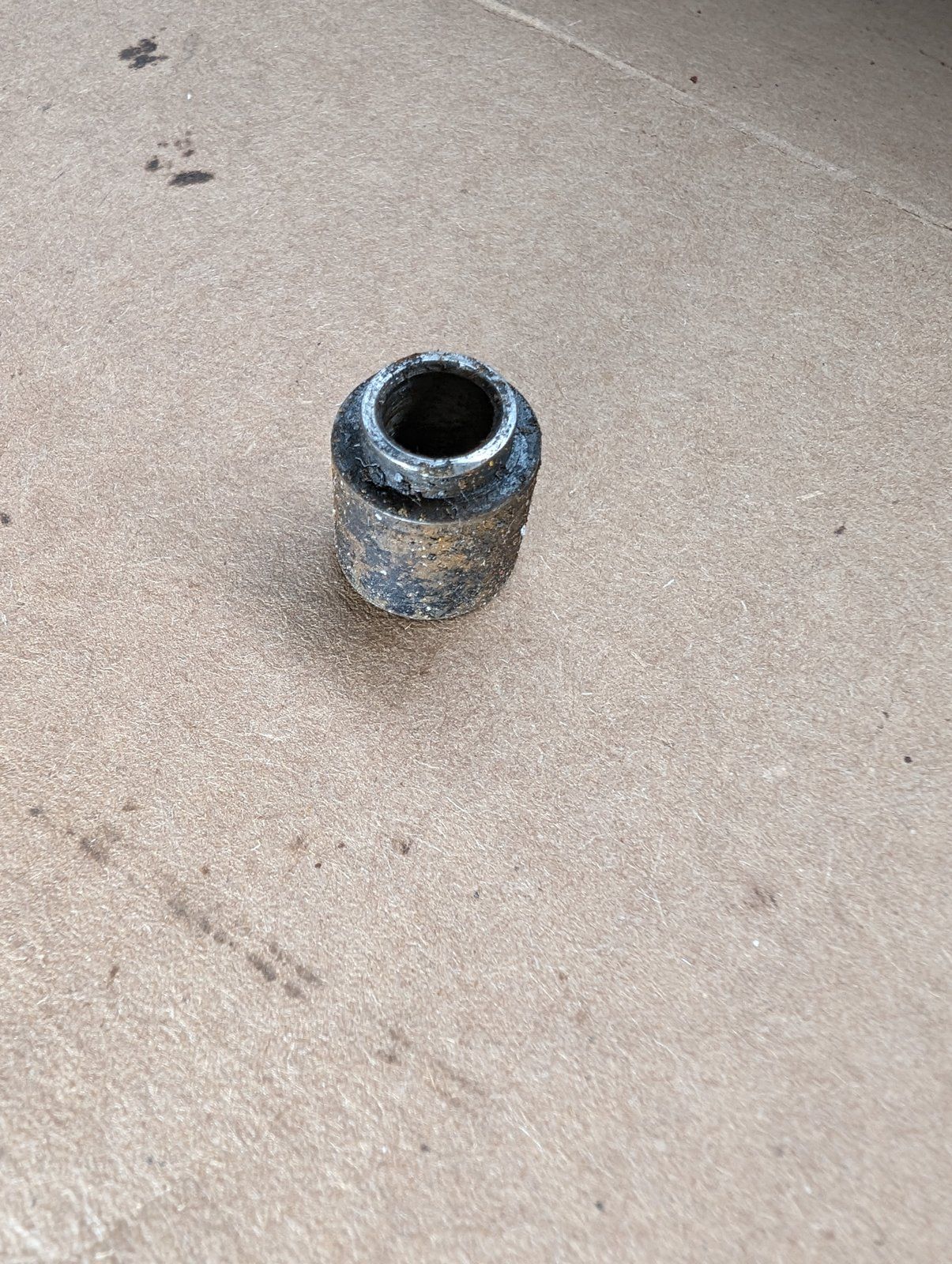 235085 USED KOHLER SPACER SPEED CONTROL BRACKET - Ingersoll/Case Tractor Part
