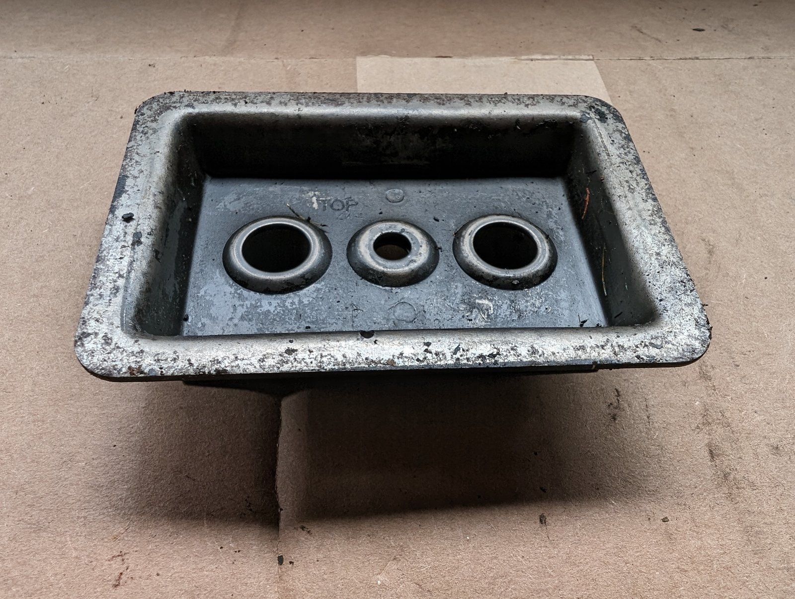 235631 USED KOHLER BREATHER PLATE - Ingersoll/Case Tractor Part
