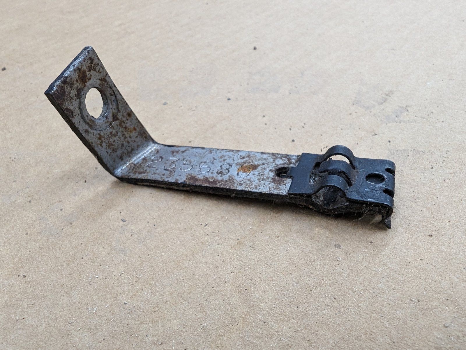 235680 USED KOHLER CHOKE CABLE BRACKET - Ingersoll/Case Tractor Part