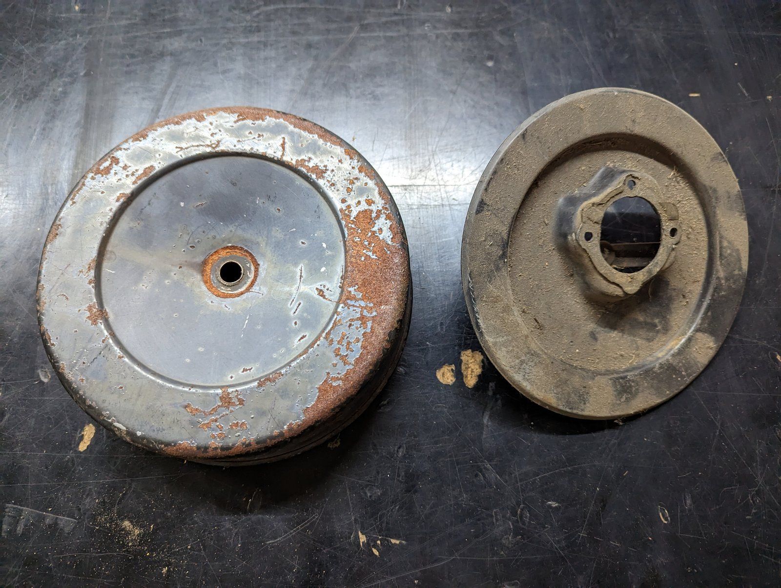 237895 USED KOHLER AIR CLEANER COVER WITH BASE - Ingersoll/Case Tractor Part