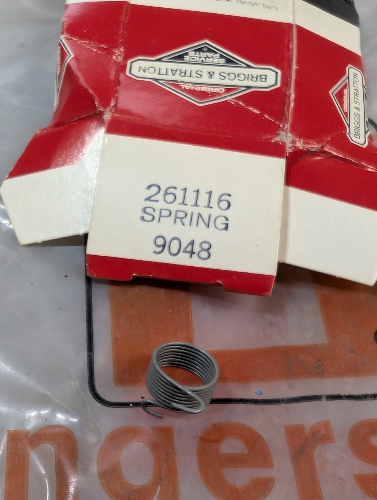 261116 SPRING BRIGGS CHOKE RETURN - Ingersoll/Case Tractor Part