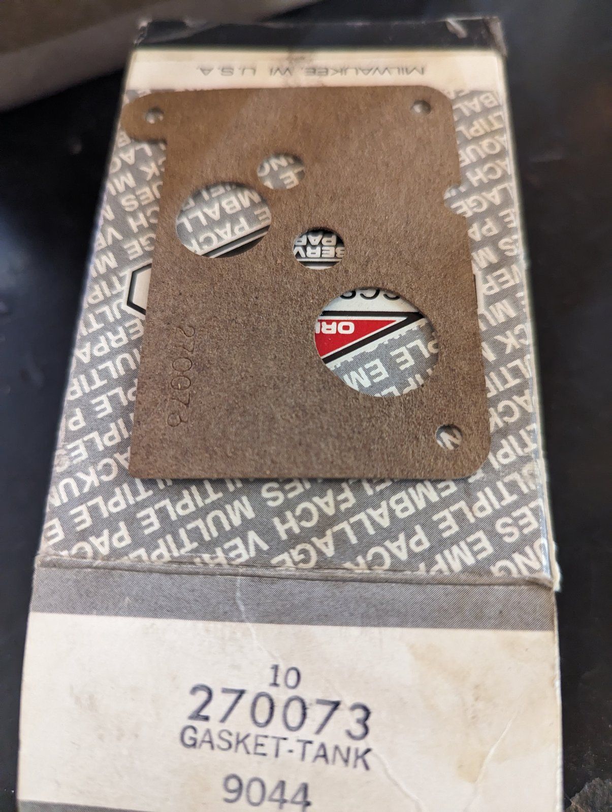 270073 BRIGGS FUEL TANK MOUNTING GASKET - Ingersoll/Case Tractor Part