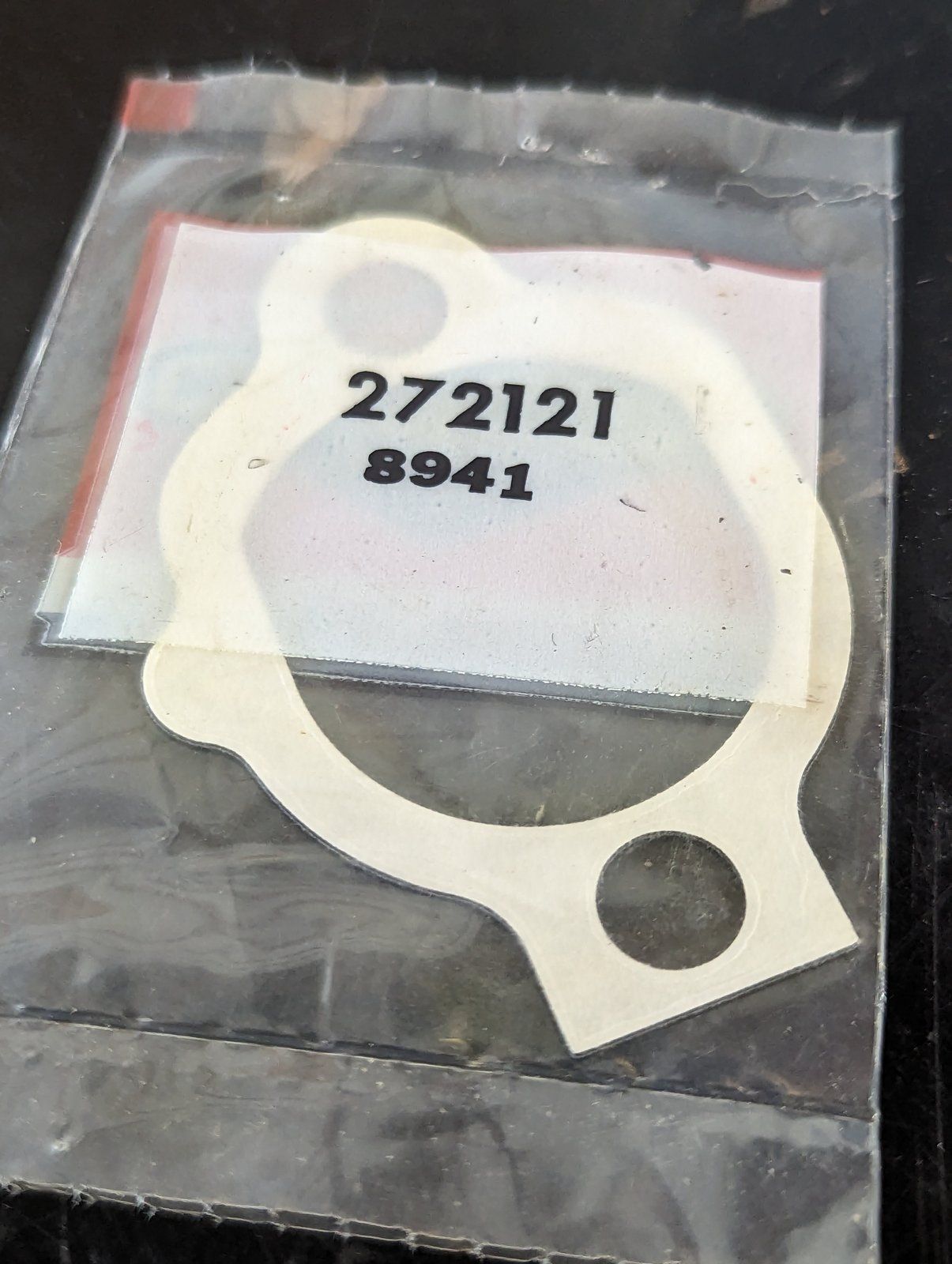 272121 BRIGGS CARB GASKET - Ingersoll/Case Tractor Part