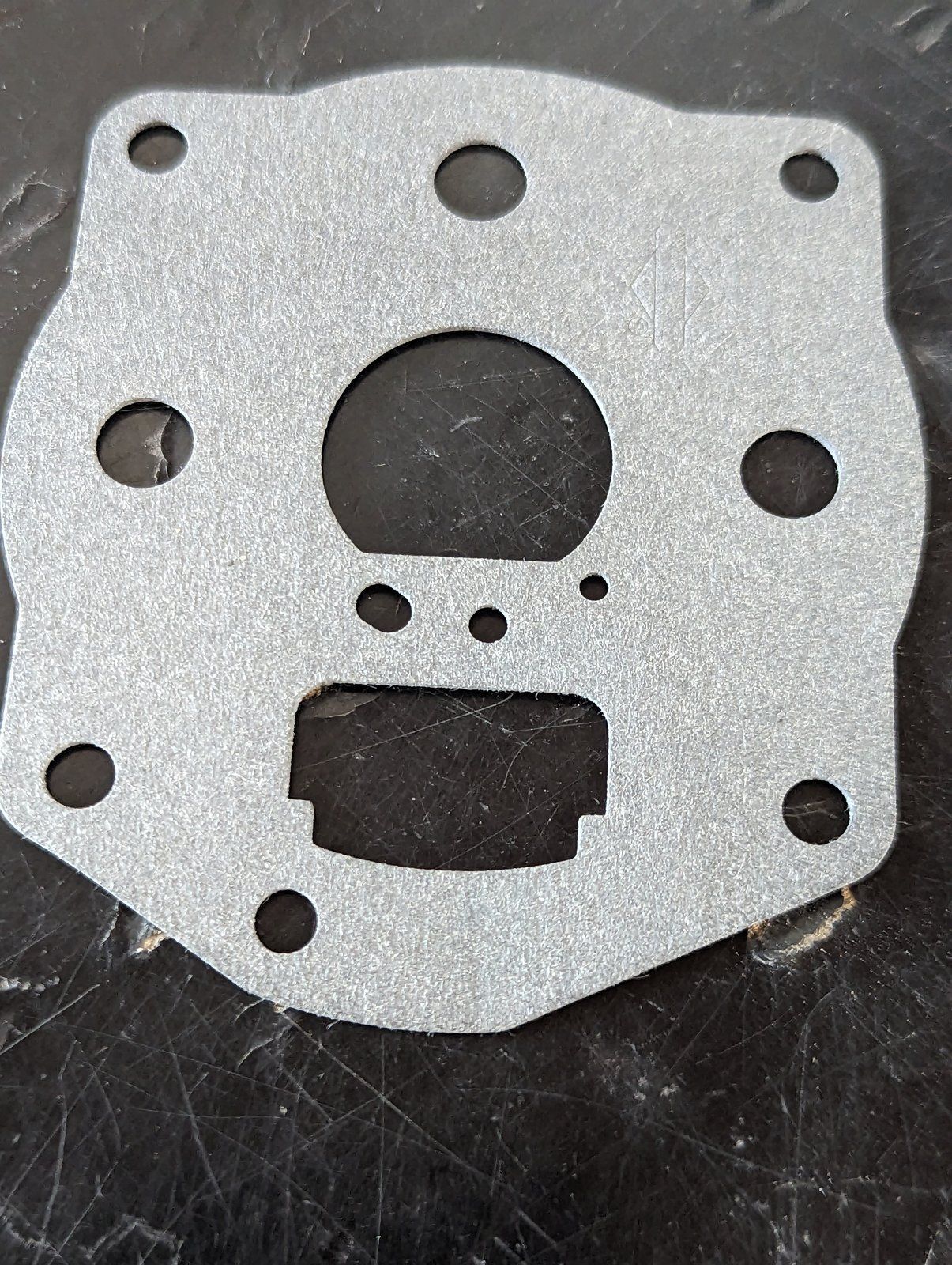 273186 BRIGGS CARBURETOR BODY GASKET - Ingersoll/Case Tractor Part