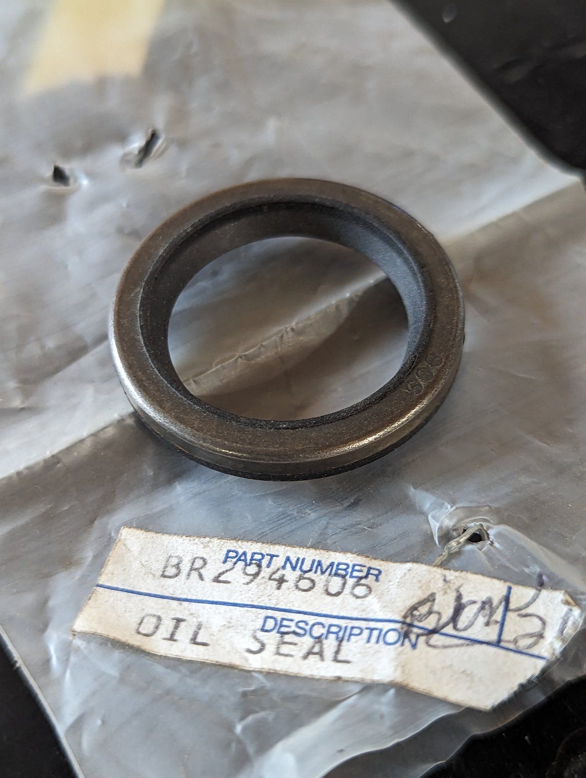 294606 BRIGGS OIL SEAL - Ingersoll/Case Tractor Part