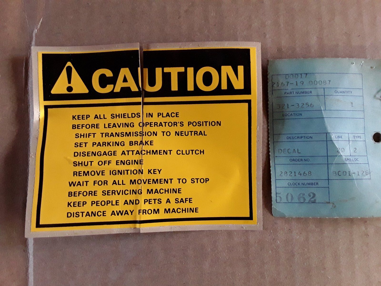 321-3256 DECAL-LOADERS-CAUTION - Ingersoll/Case Tractor Part