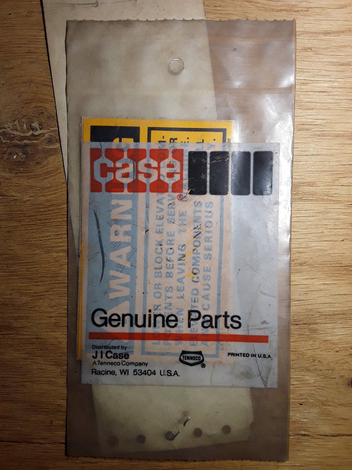 321-3890 DECAL - WARNING - Ingersoll/Case Tractor Part