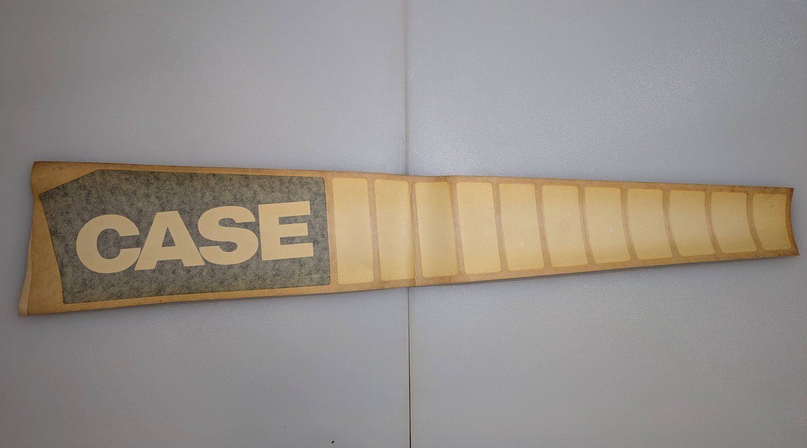 321-5098 DECAL HOOD RH - Ingersoll/Case Tractor Part