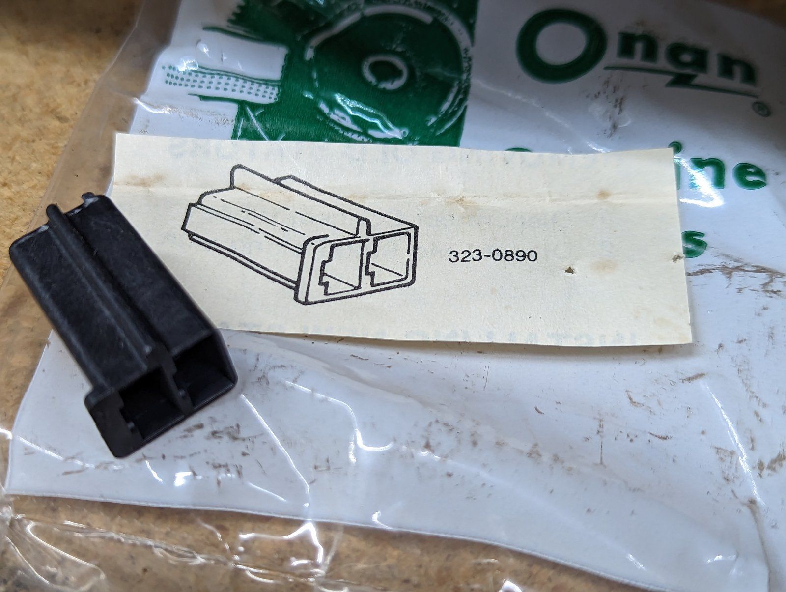 323-0890 ONAN 2 PRONG PLUG - Ingersoll/Case Tractor Part