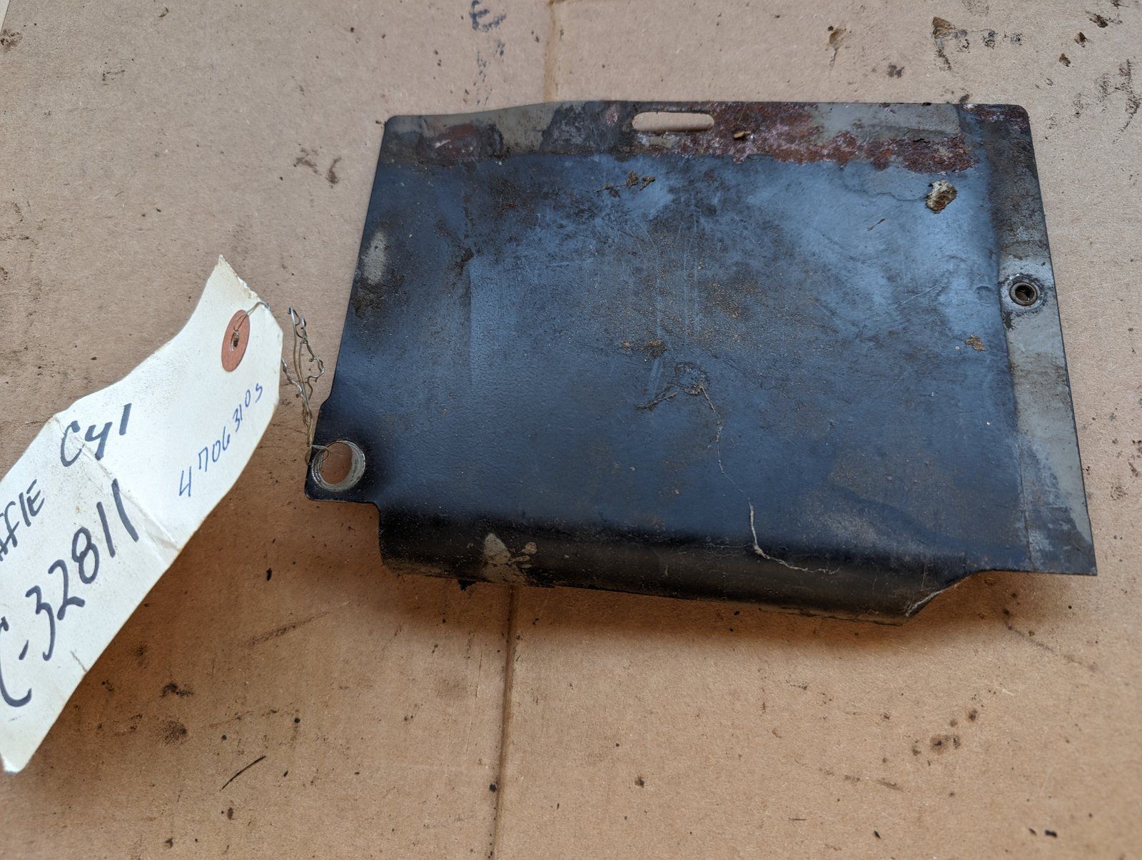 4706310S USED KOHLER M14 CYLINDER BAFFLE C32811 - Ingersoll/Case Tractor Part