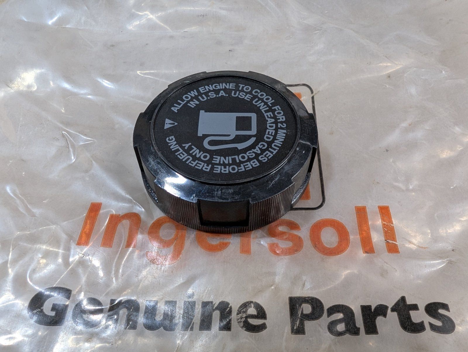 493988 BRIGGS GAS CAP - Ingersoll/Case Tractor Part
